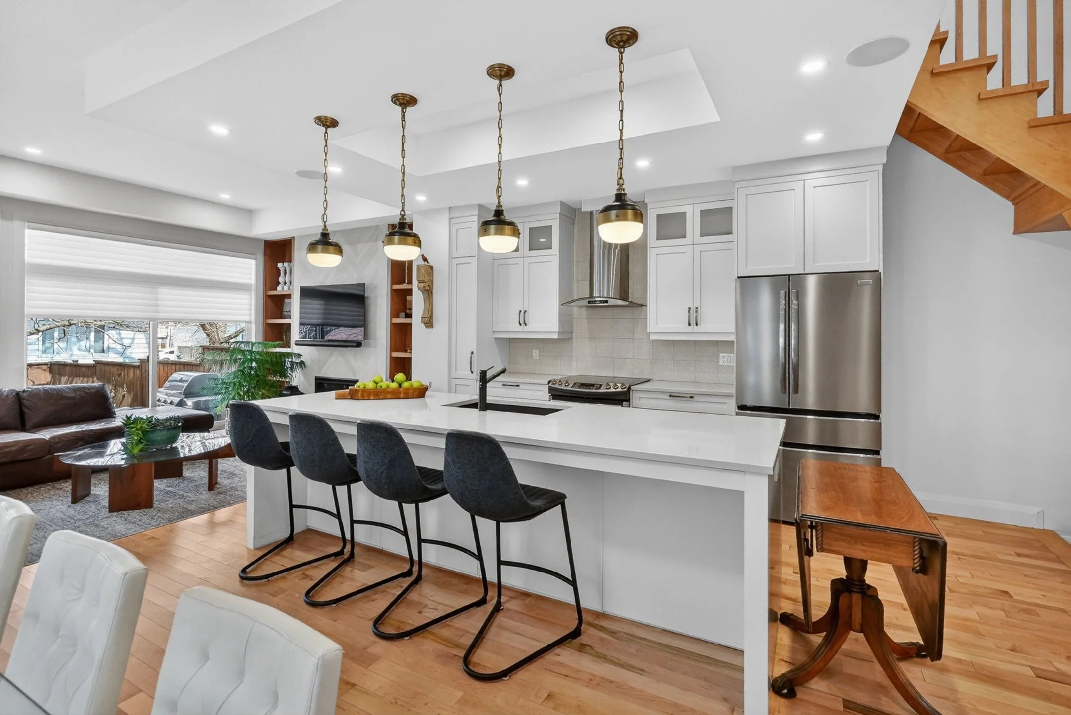 Welcome home, Ottawa! Walk into this bright, contemporary, semi-detached, 4 bedroom, 4 bathroom home in the heart of Overbrook &mdash; and yes, it's located right down by the river. Gorgeous flooring, high ceilings (10 ft), and a layout with great fl