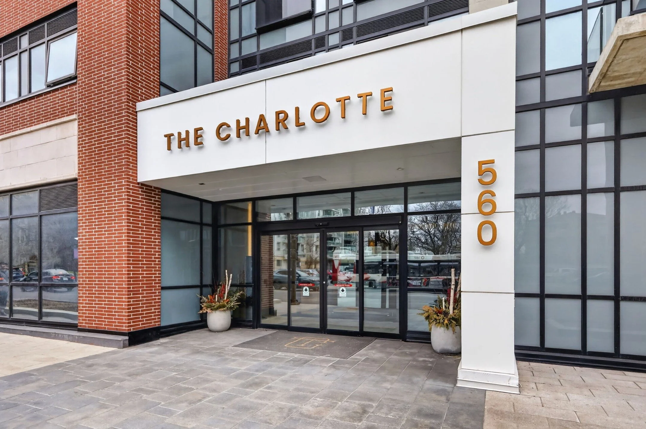 Just Listed at $311,000 ✨🏙️

A refined take on downtown living in The Charlotte, perfectly positioned in the heart of Sandy Hill.

This stylish 1-bed, 1-bath condo sits on the 5th floor and offers a bright, open-concept layout with engineered hardwo
