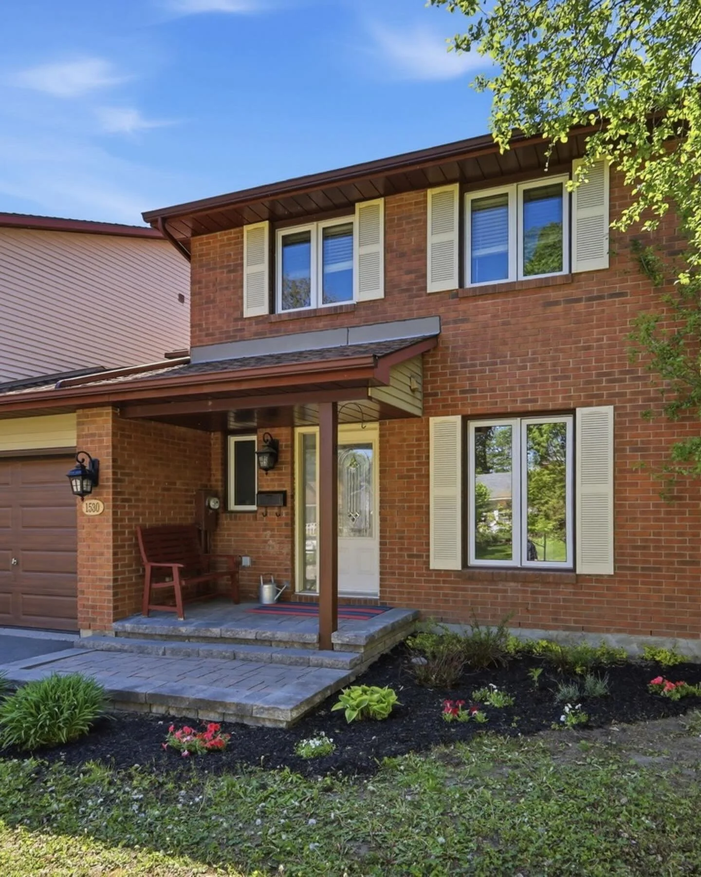 Situated in Riverview Park! This end unit will be on the market next week. Stunning trees, amazing neighbours, and a perfect place to call home!