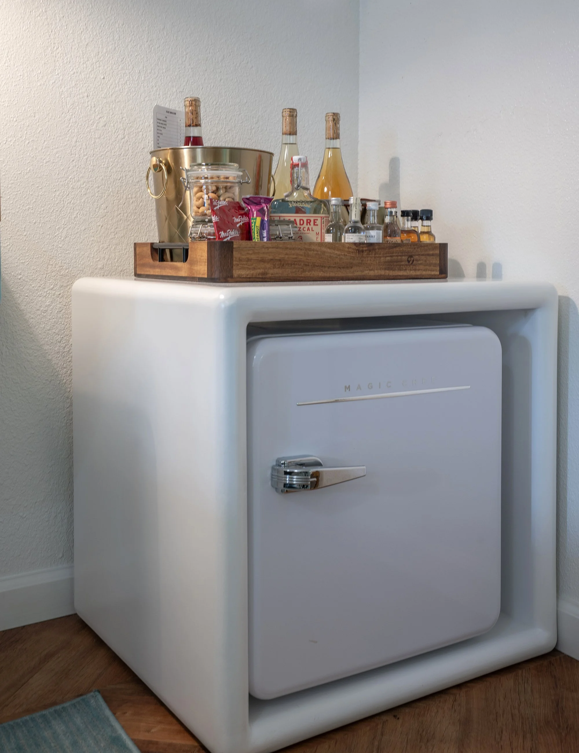 Dive-Palm-Springs-Hotel-10-Le-Soleil-King(Aqua)-Mini-Fridge-Small.jpg