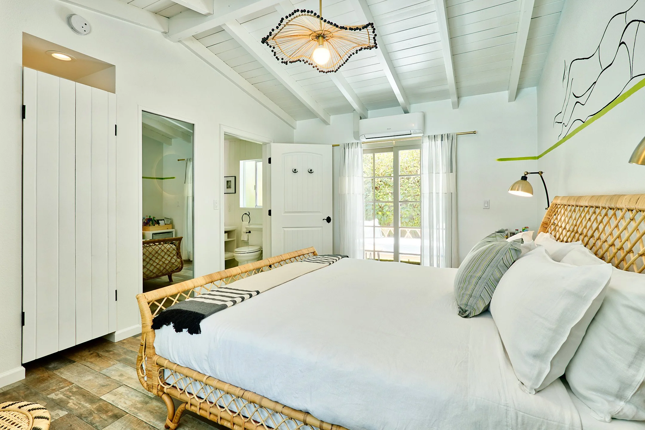 Dive-Palm-Springs-Hotel_Room-3-Bordeaux-King(Green)-Bed-Patio-Small.jpg