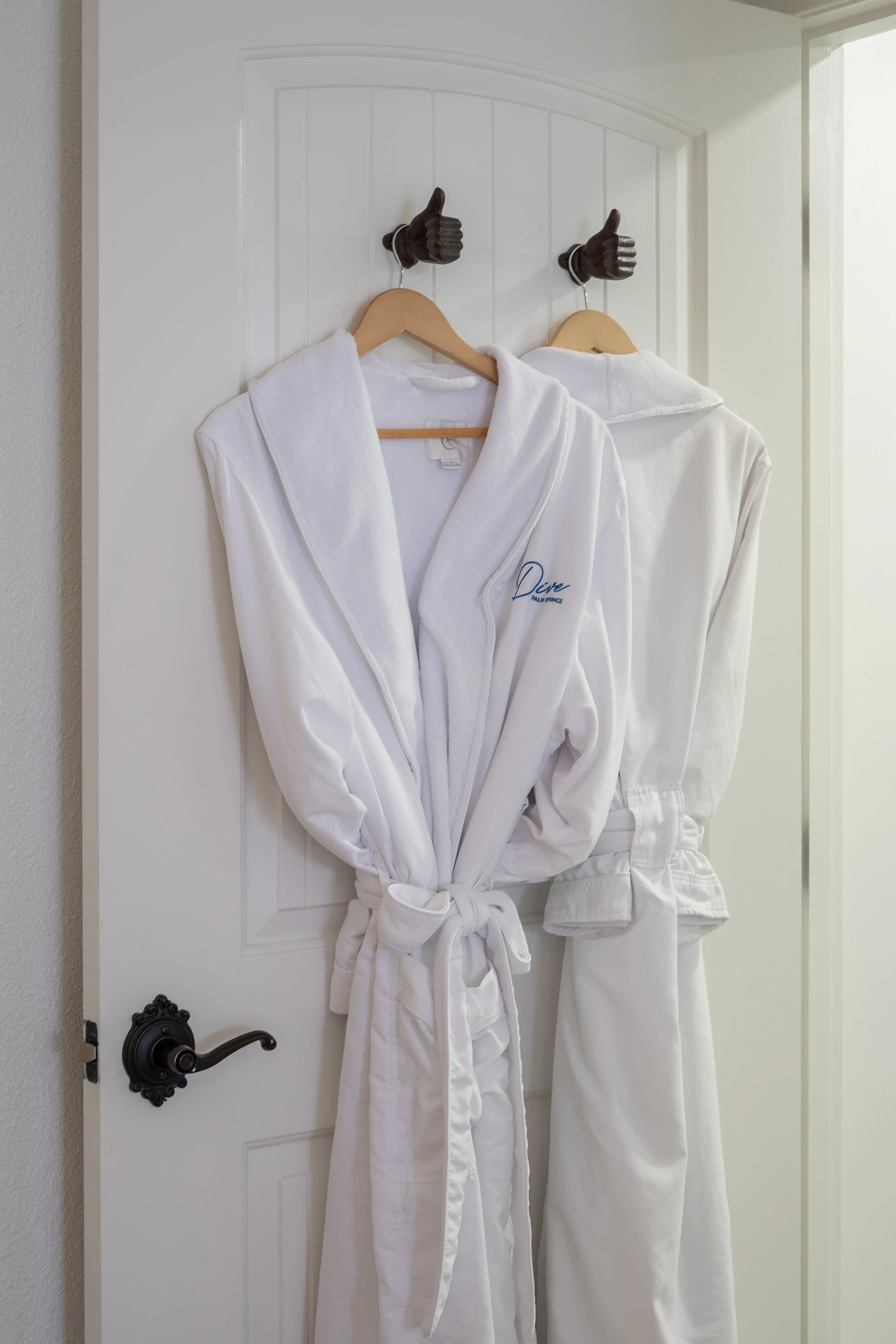 Dive-Palm-Springs-Hotel-10-Le-Soleil-King(Aqua)-Robes-Small.jpg