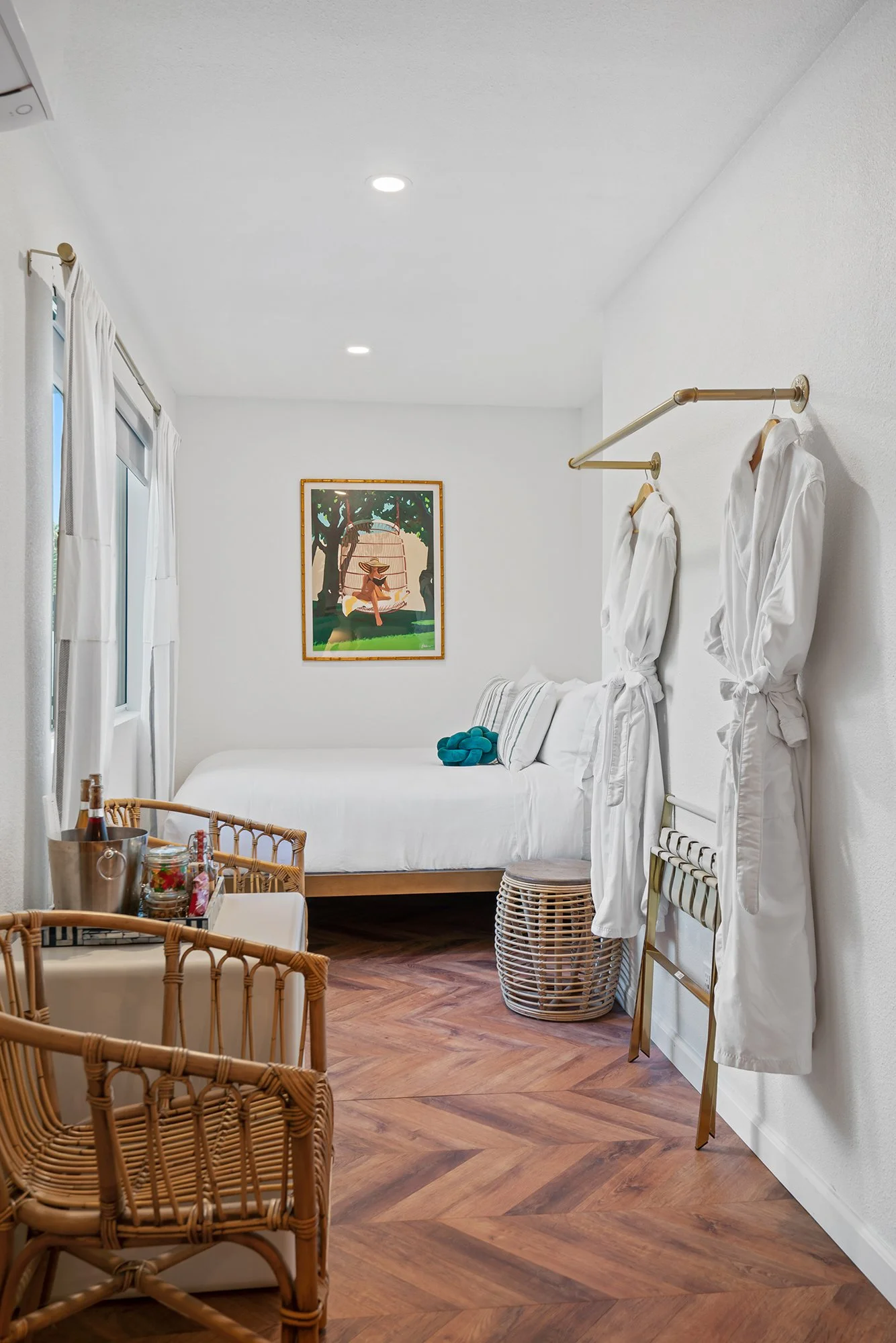 Dive-Palm-Springs-Hotel-12-The-Champagne-Suite(Dark Teal)-Daybed-Far-Small.jpg