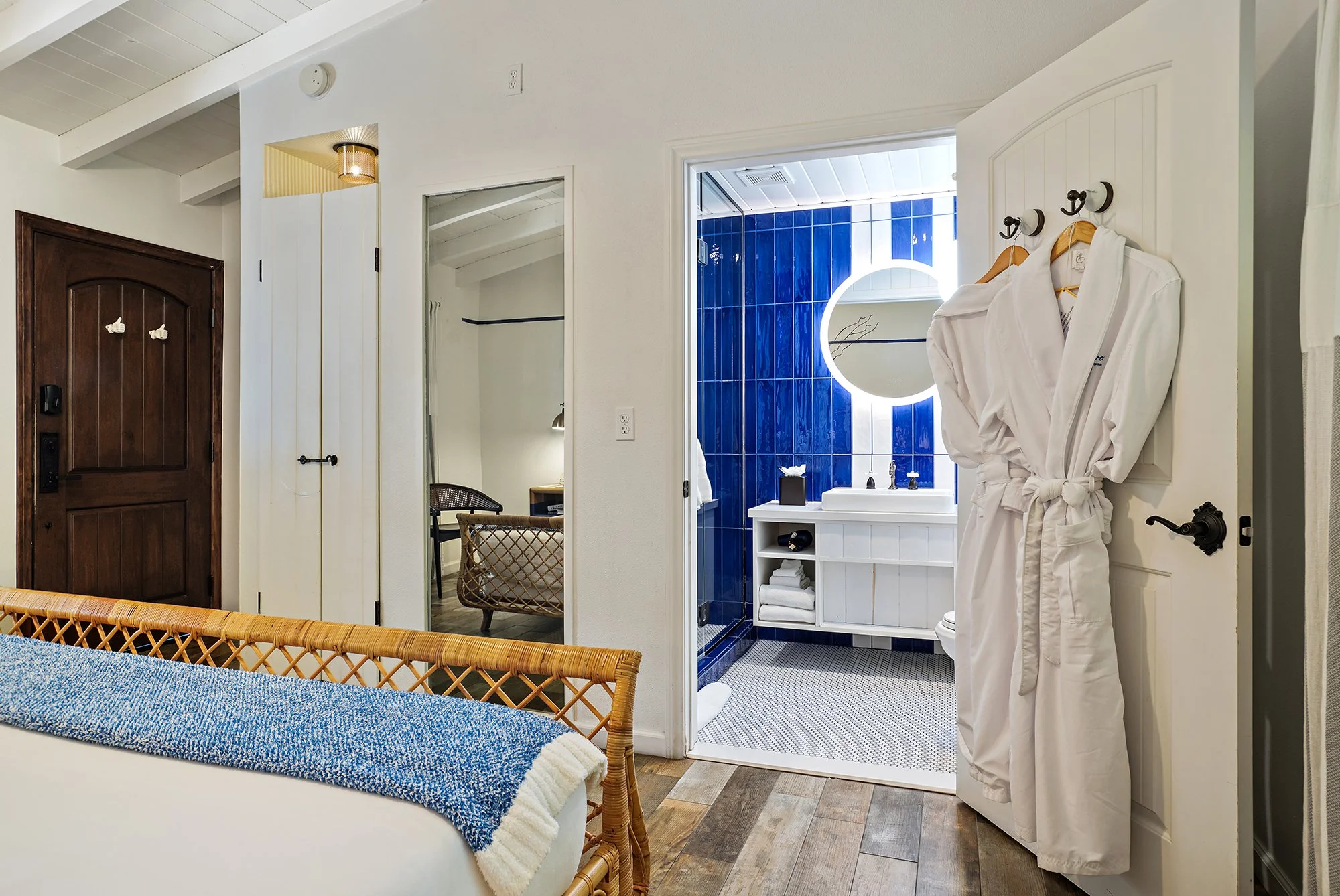 Dive-Palm-Springs-Hotel_Room-7-Le-Jardin-King-(DarkBlue)-Bathroom-Robe-Small.jpg