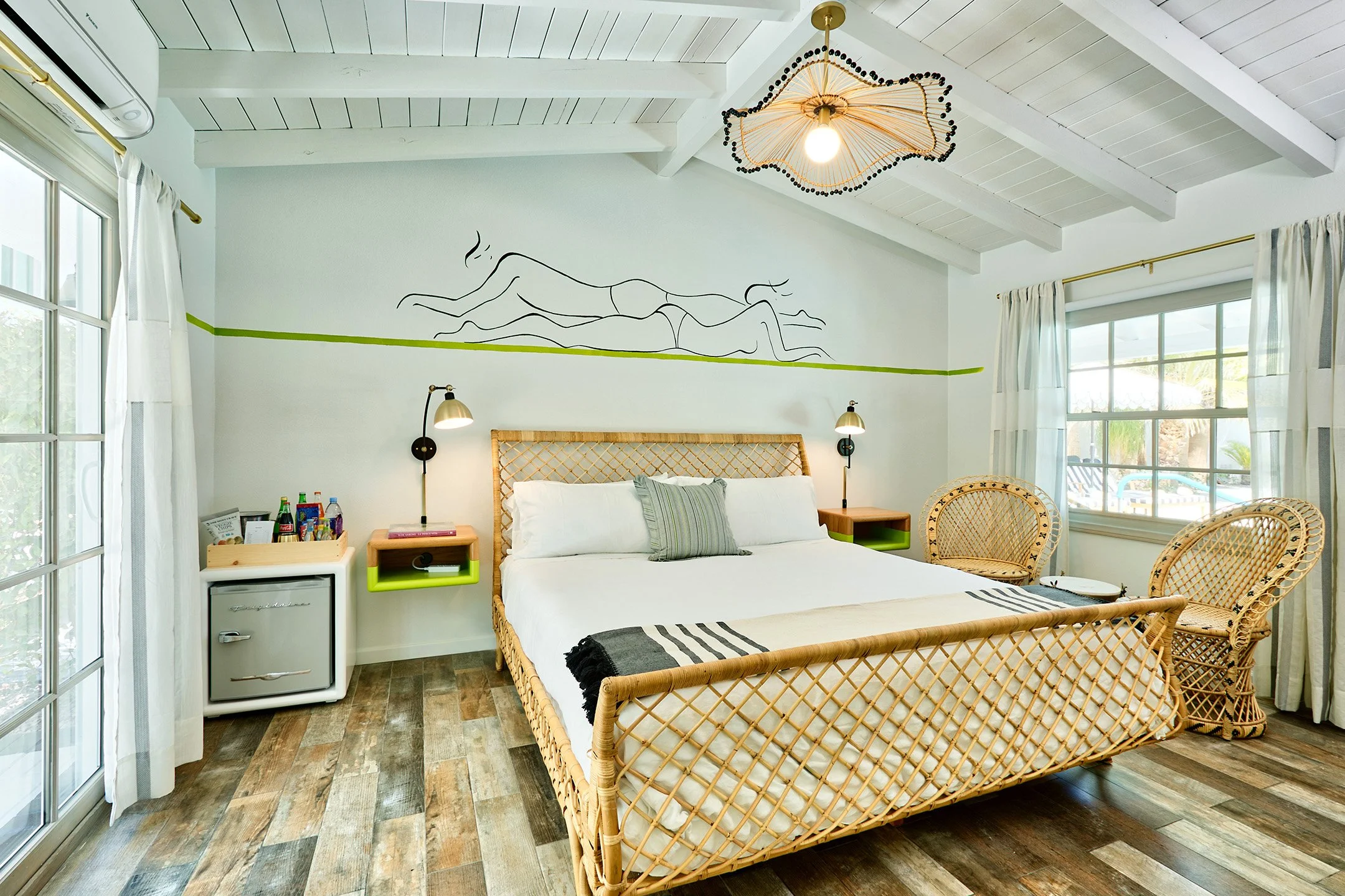 Dive-Palm-Springs-Hotel_Room-3-Bordeaux-King(Green)-Bed-Art-Small.jpg