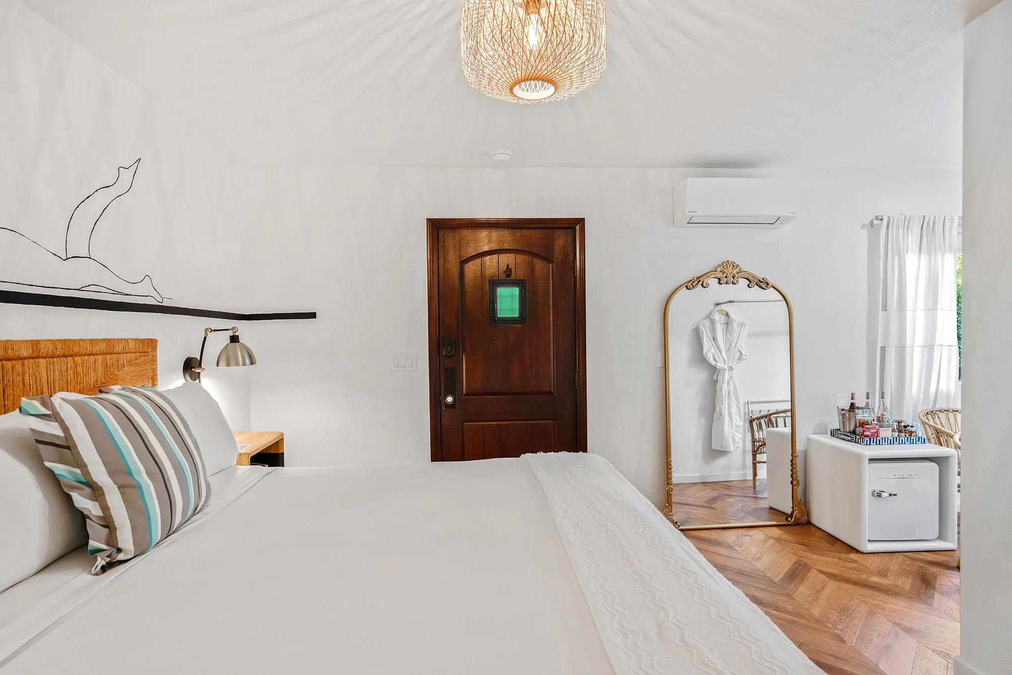 Dive-Palm-Springs-Hotel-12-The-Champagne-Suite(Dark Teal)-Bed-Small.jpg