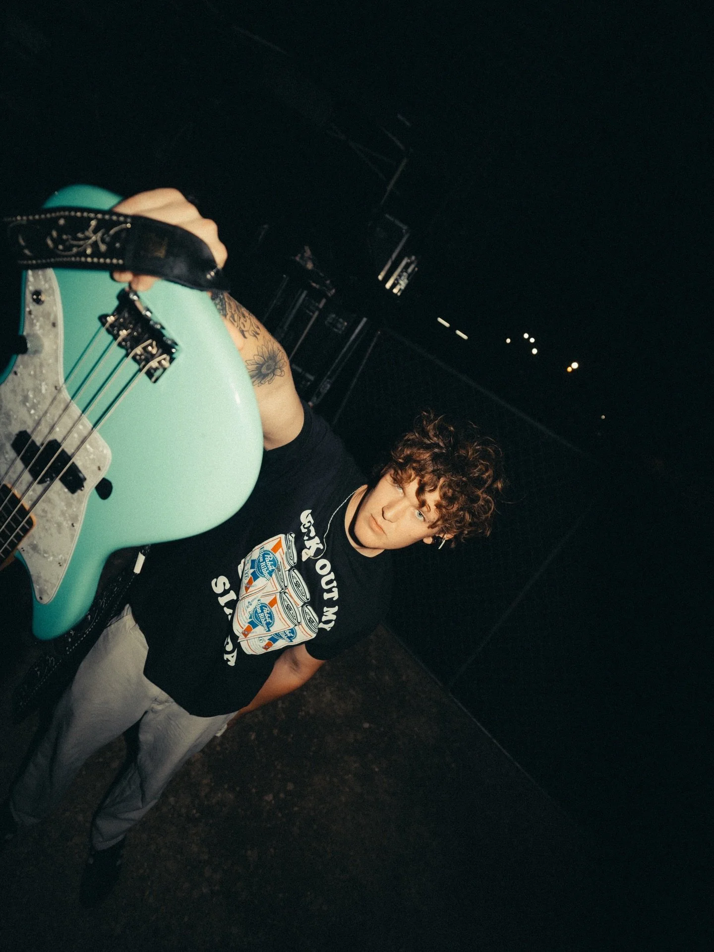 it&rsquo;s Friday night so everything is poppin&rsquo;

📸: @walesyt 
📸: @annnapark 

#bass #fender #nashvillebass #tourlife