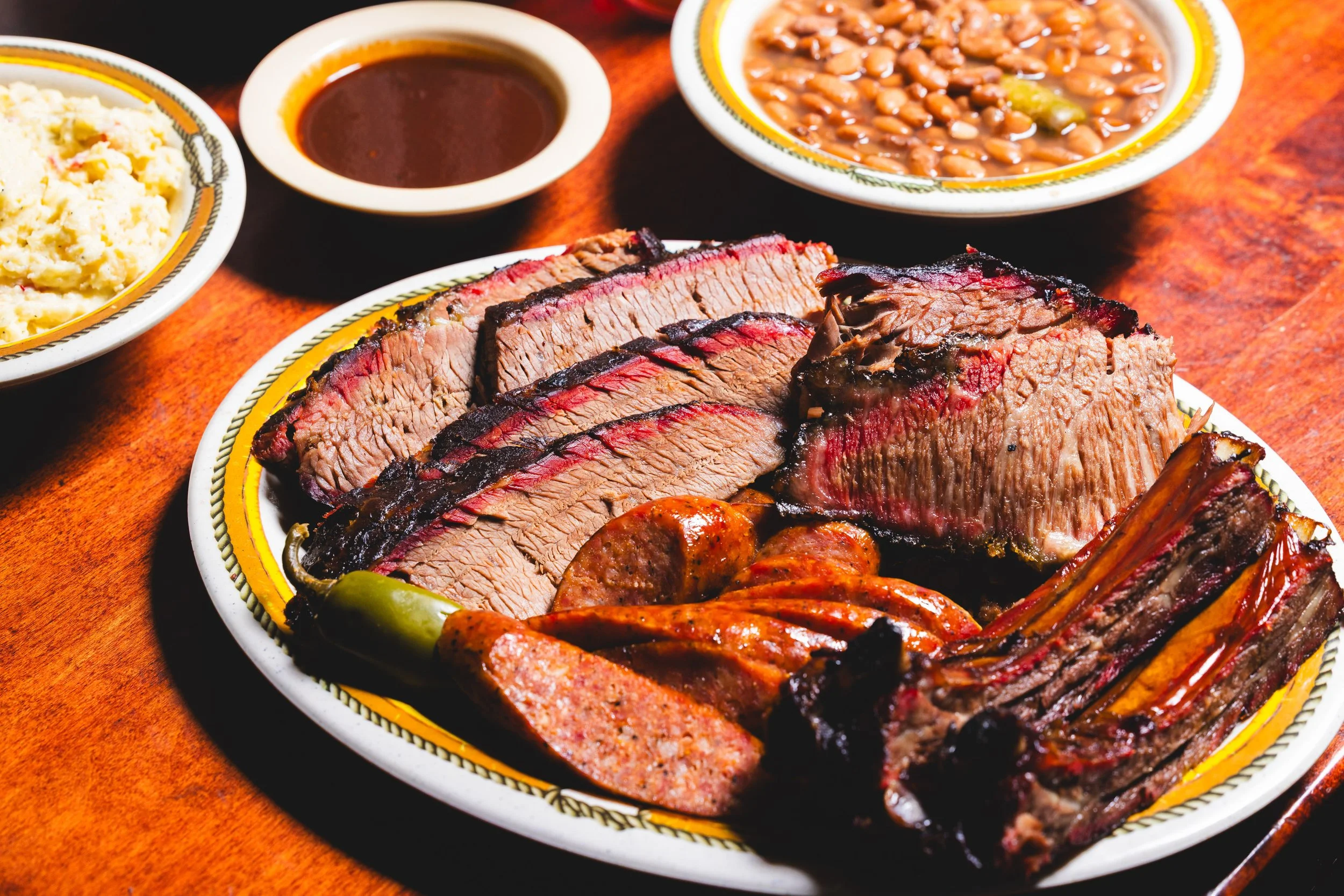 JPAGE-Editorial-TheBend-Food-MacsBBQFore-0007.jpg