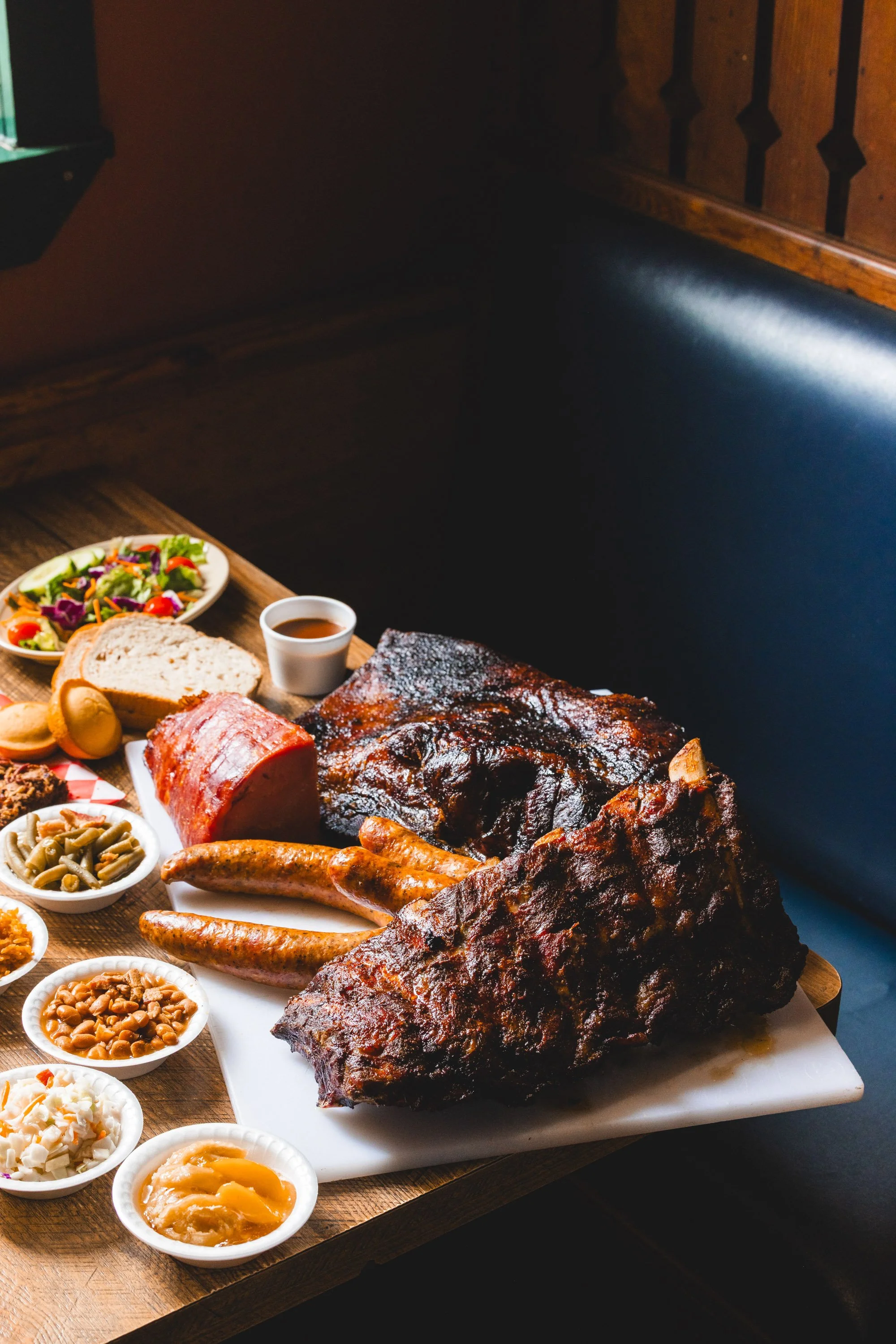 JPAGE-Editorial-TheBend-HowardsBBQ-0150.jpg