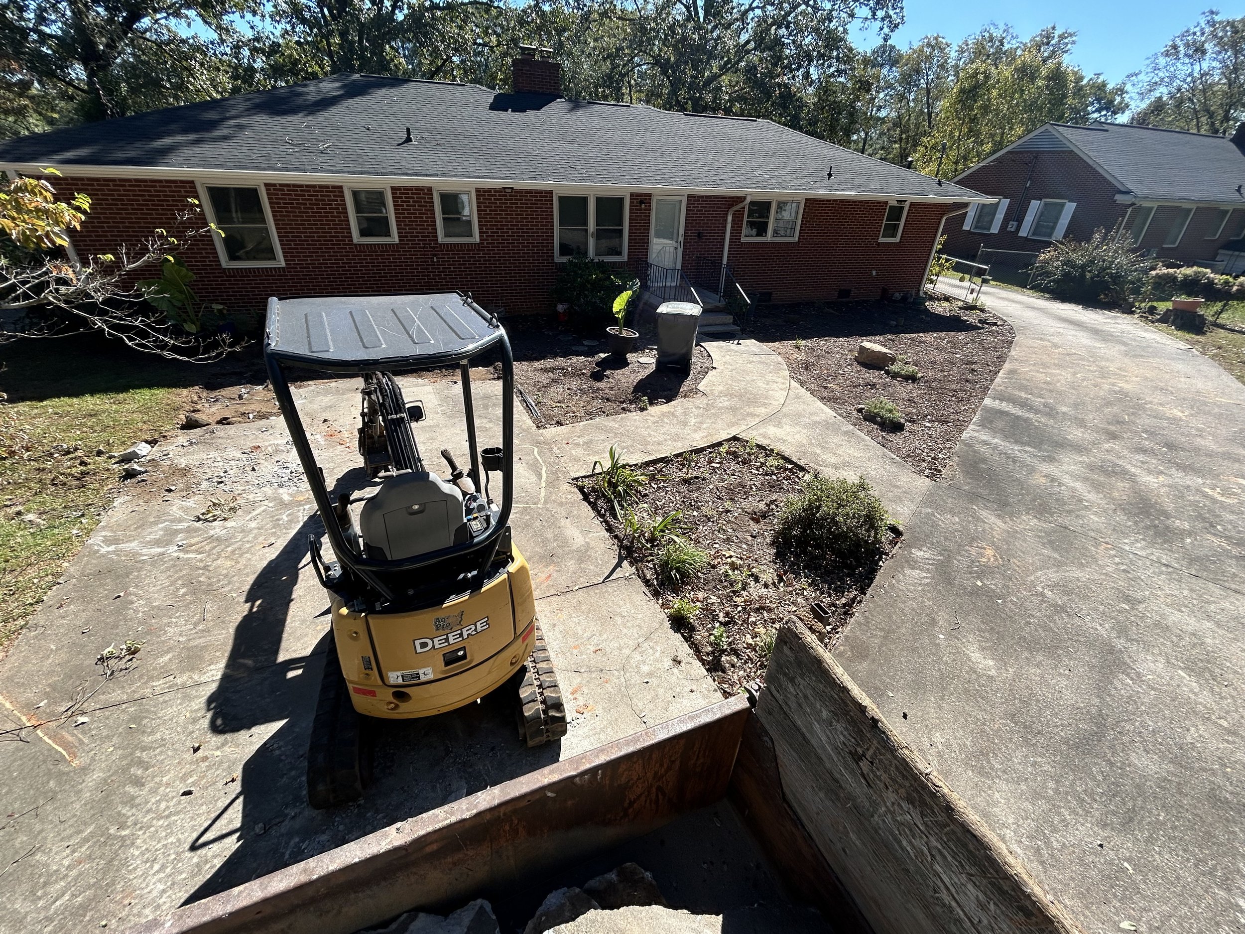 landscaping trenching excavation near me Hartwell georgia debris removal demolition pad site prep footers concrete drainage culverts French drain grading