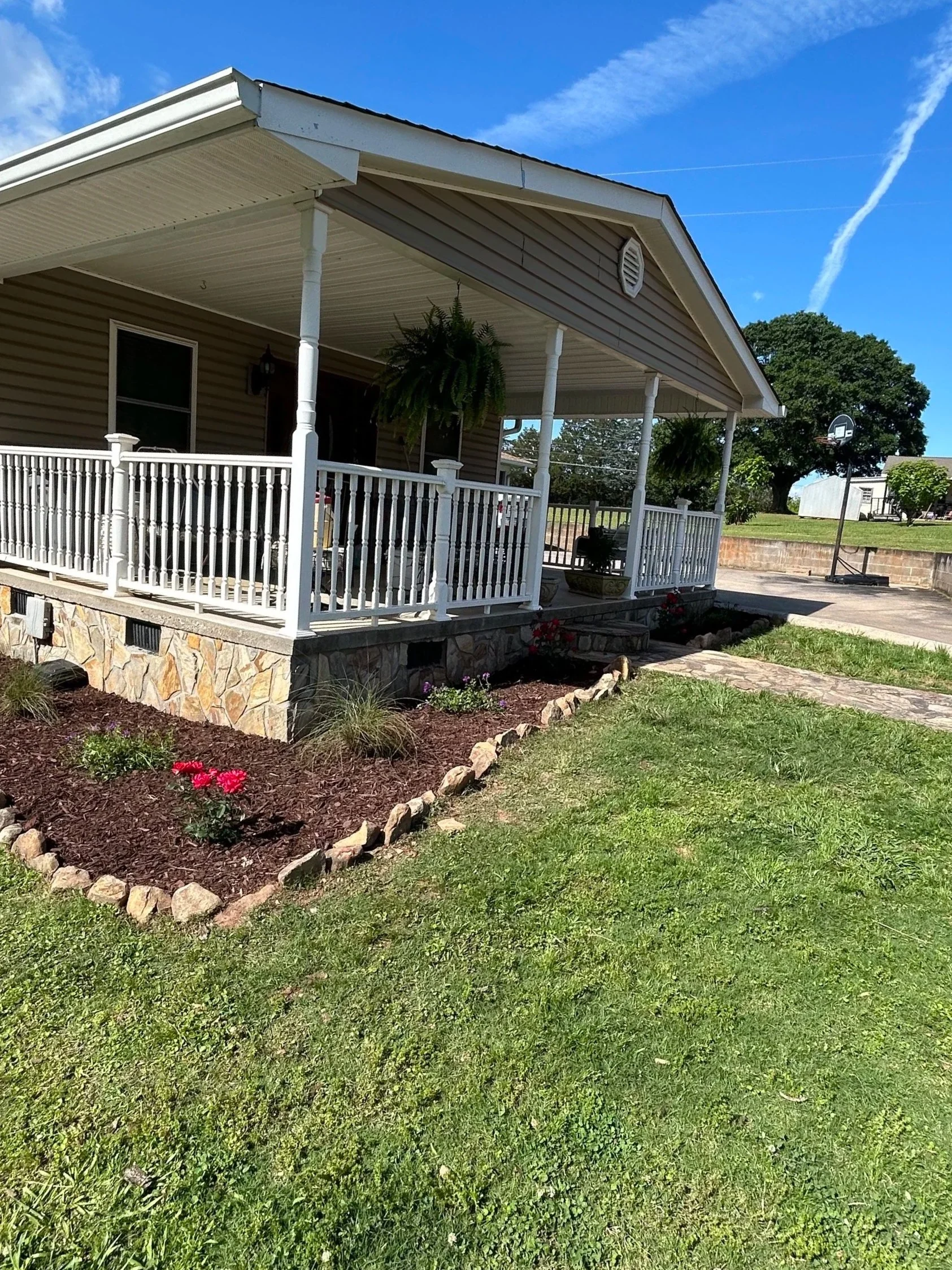landscaping trenching excavation near me Hartwell georgia debris removal demolition pad site prep footers concrete drainage culverts French drain grading