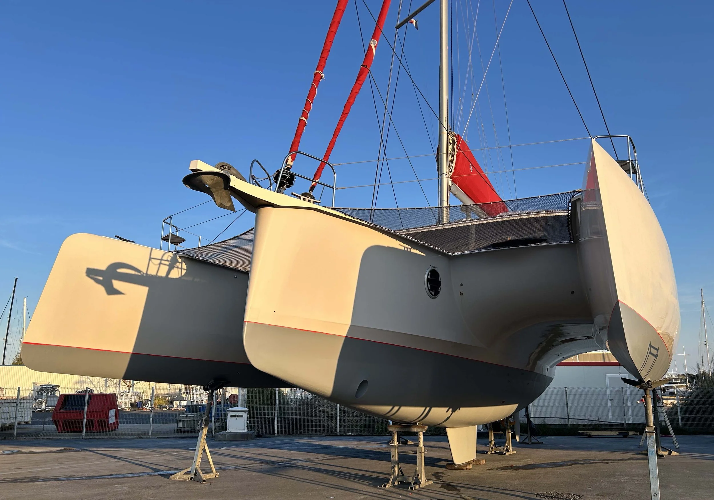 Hempel primer antifoul trimaran