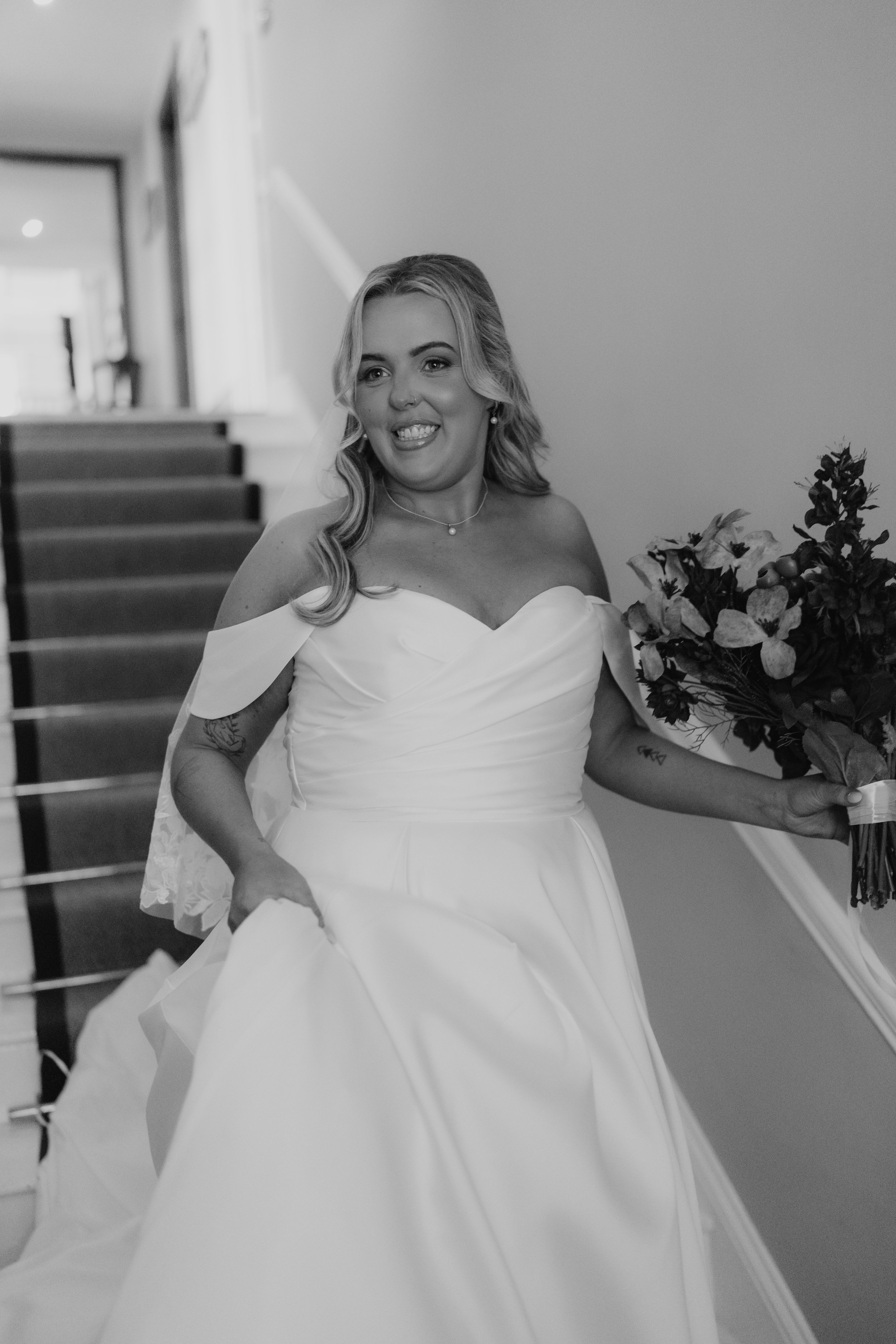 A woman in a wedding dress holding a bouquet of flowers.