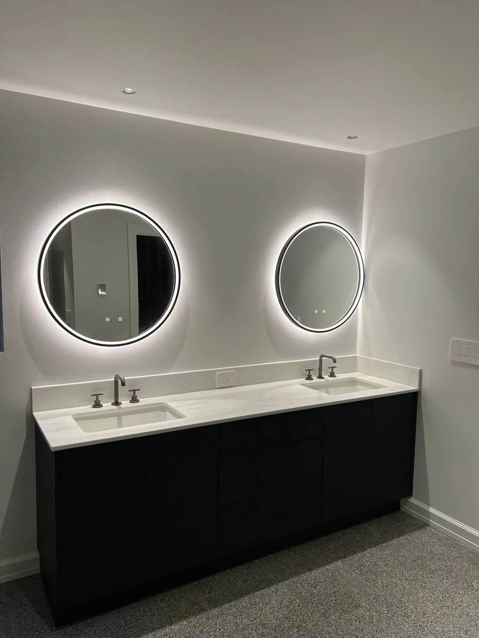 Putting our final touches on this custom renovation. We had a pleasure working together with @constructionprotouch.

#postelectric #portlandelectricain #electriaciannearme