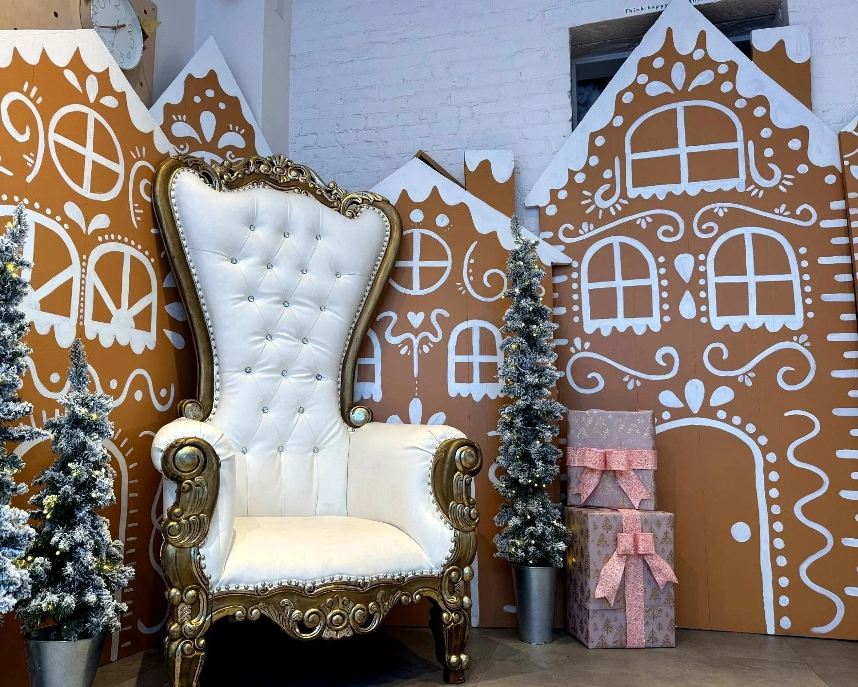 Holiday Install | Custom Backdrop