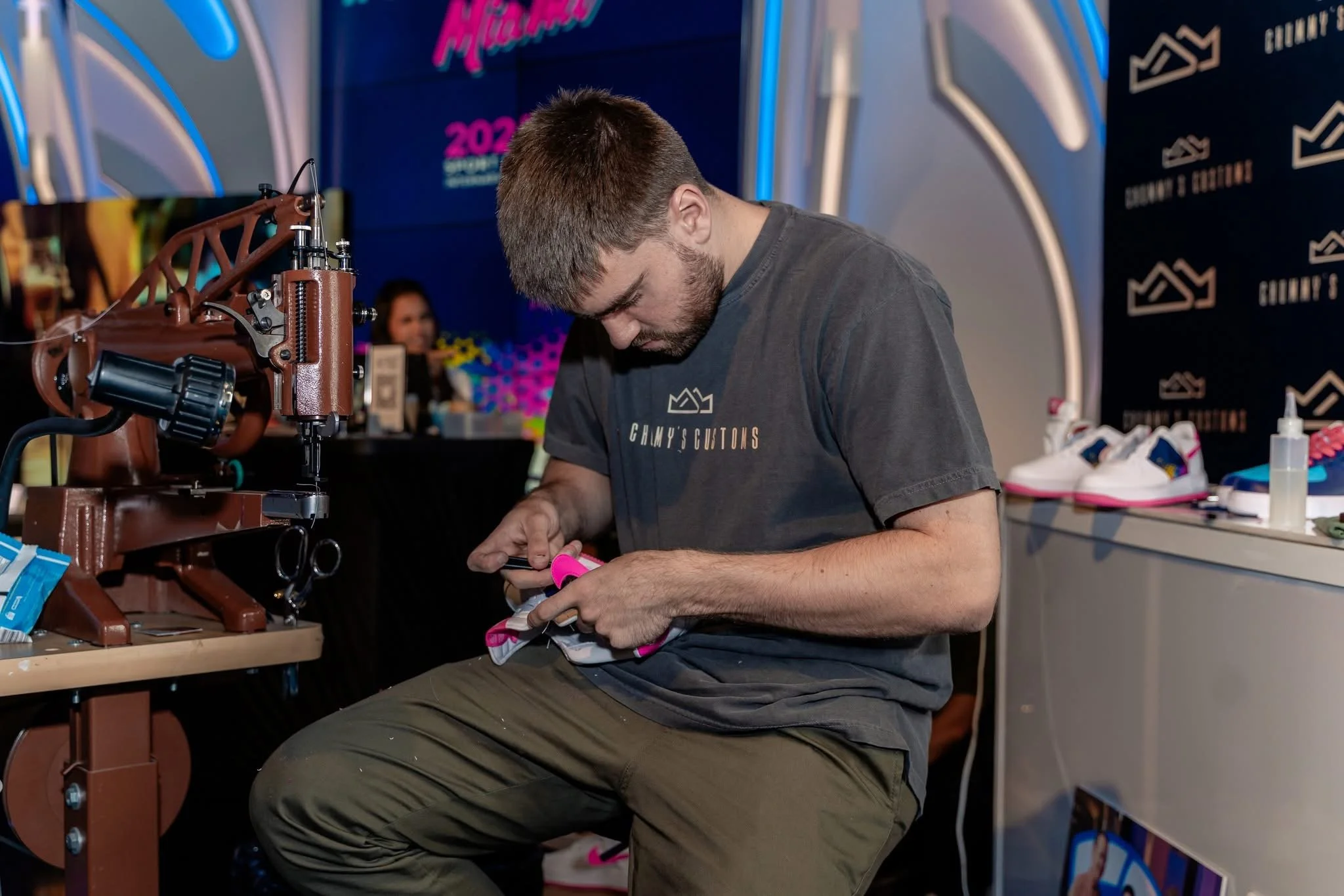 chummys customs sewing live on site in gifting suite