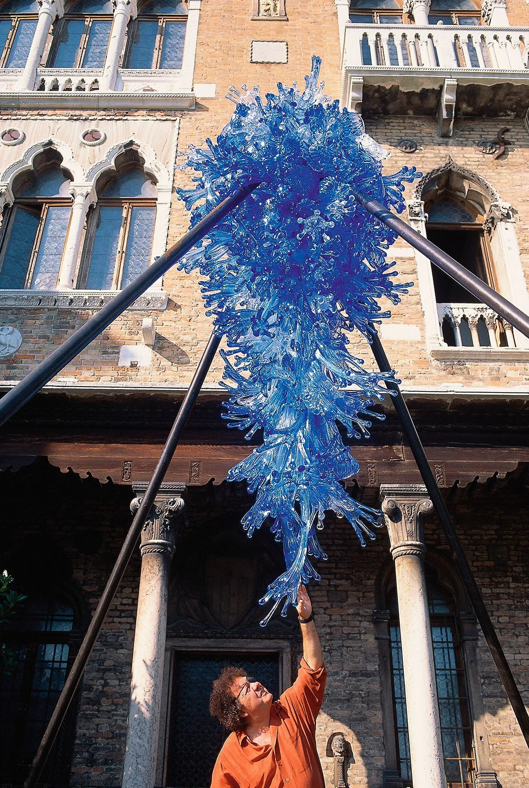 Dale Chihuly with Palazzetto Stern Chandelier Venice, 1996