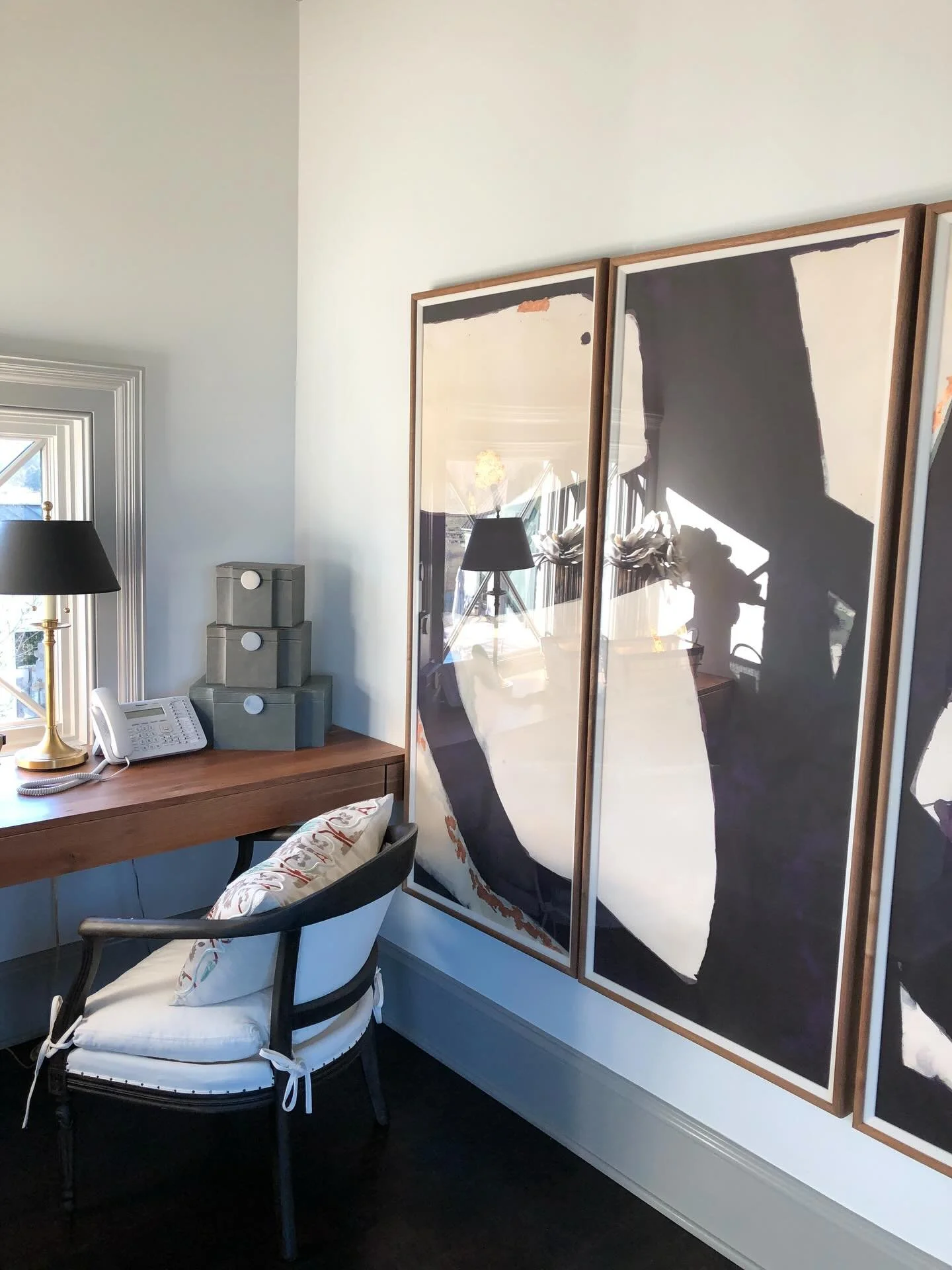 R H Y T H M 
Spaces should flow to bring your best vibe forward.

#nashvilledesigner #art #interiordesign 
@beautifuleverydayliving