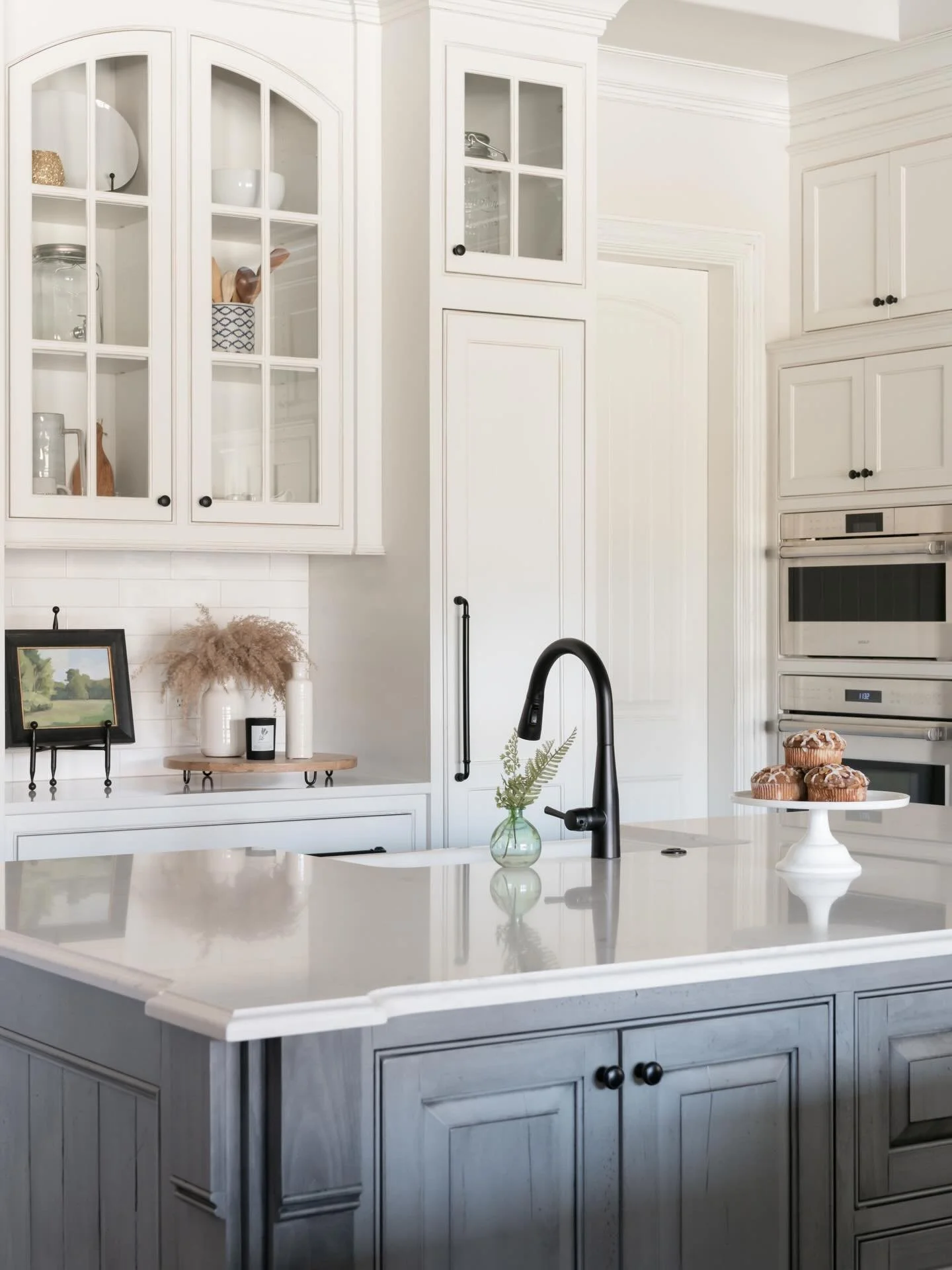 Rise and shine!
A kitchen where classic beauty and well-planned function were the goal&hellip;✔️

@markcasserlywoodworking 
#kitchensofinstagram #kitchendesign #nashvilleinteriordesign