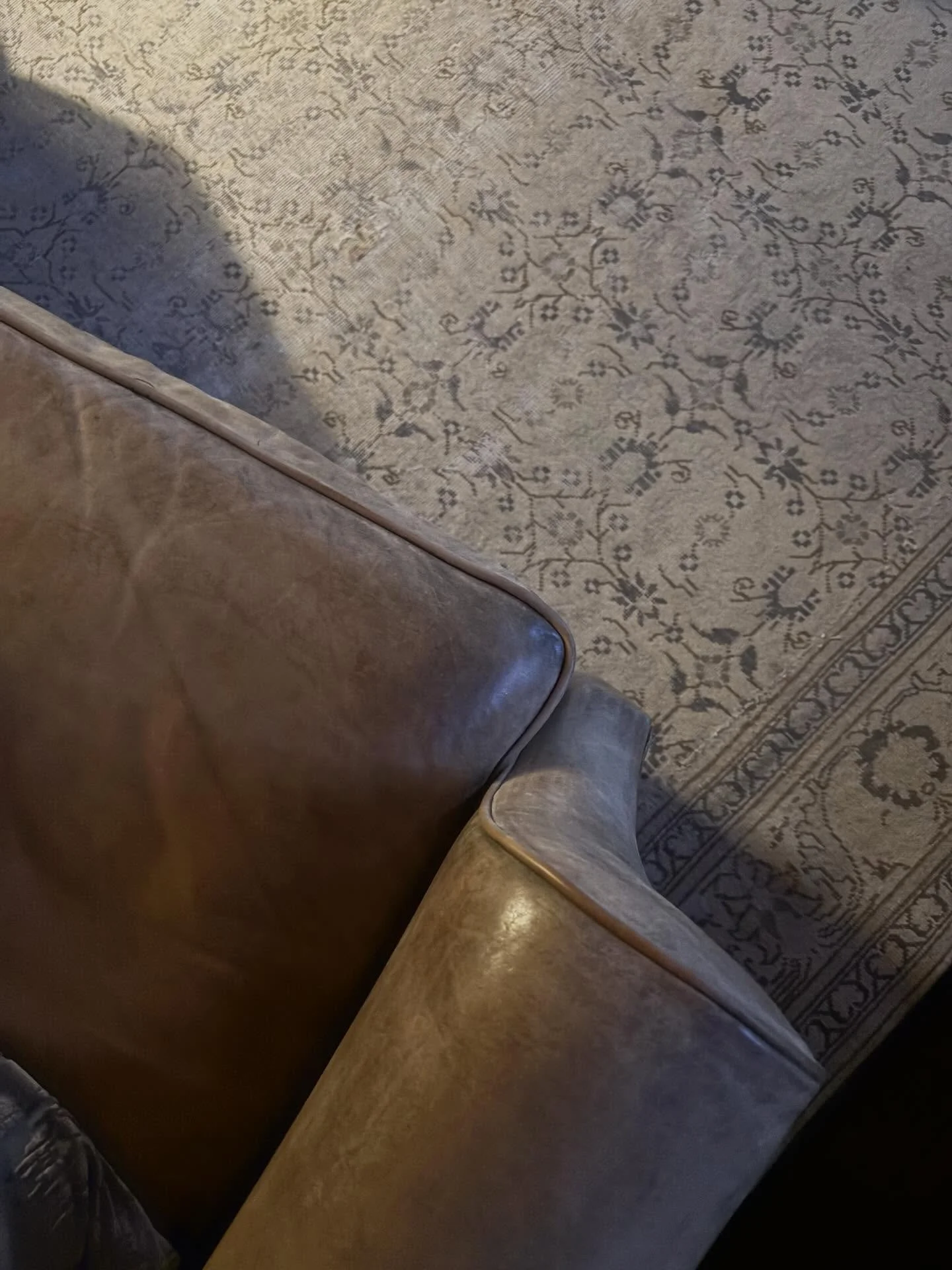 Slippin&rsquo; into the weekend

#fullfurnishingservices #oneofakind #interiors