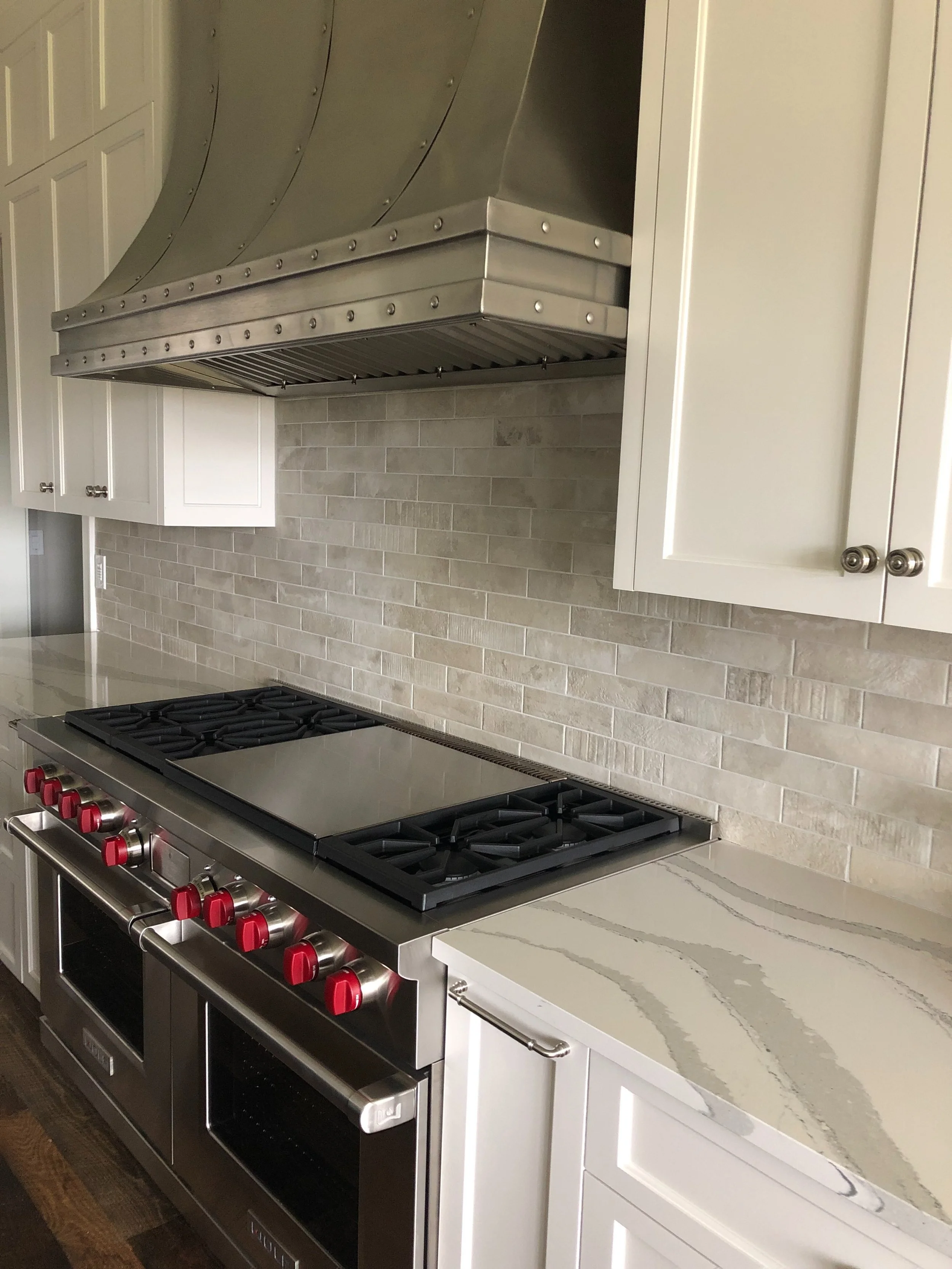 The kitchen is the heart of the home&mdash;and it&rsquo;s where we shine.

At Daffodilly Design, we&rsquo;re known for guiding kitchen renovations from concept to completion. From inspired design and thoughtful space planning to finish selections, pr