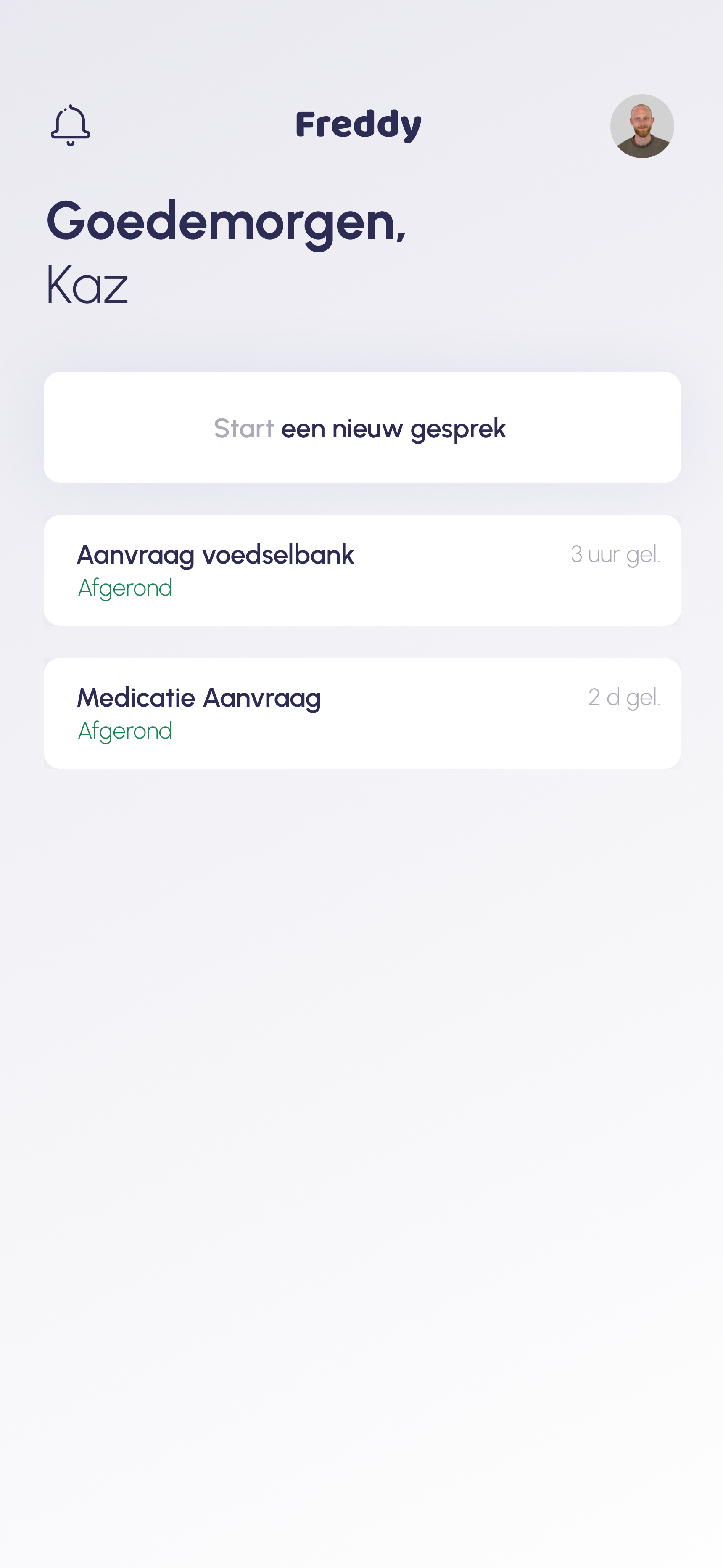 Screenshot van een applicatie, opties voor een nieuw gesprek, aanvraag voedselbank en medicatie aanvraag, en een profielfoto rechtsboven.