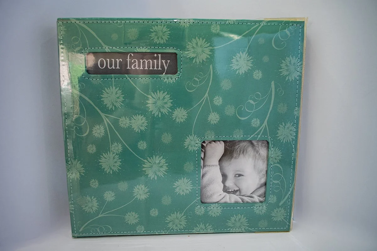 Family Photo Album 12.5x13.5 Green Cover (Like-new). With protective dust cover