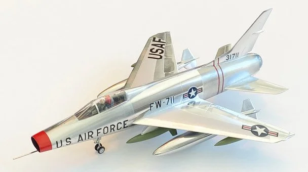 1:70 F-100C Super Sabre United States Air Force (USAF) with Swivel Stand, Atlantis Models