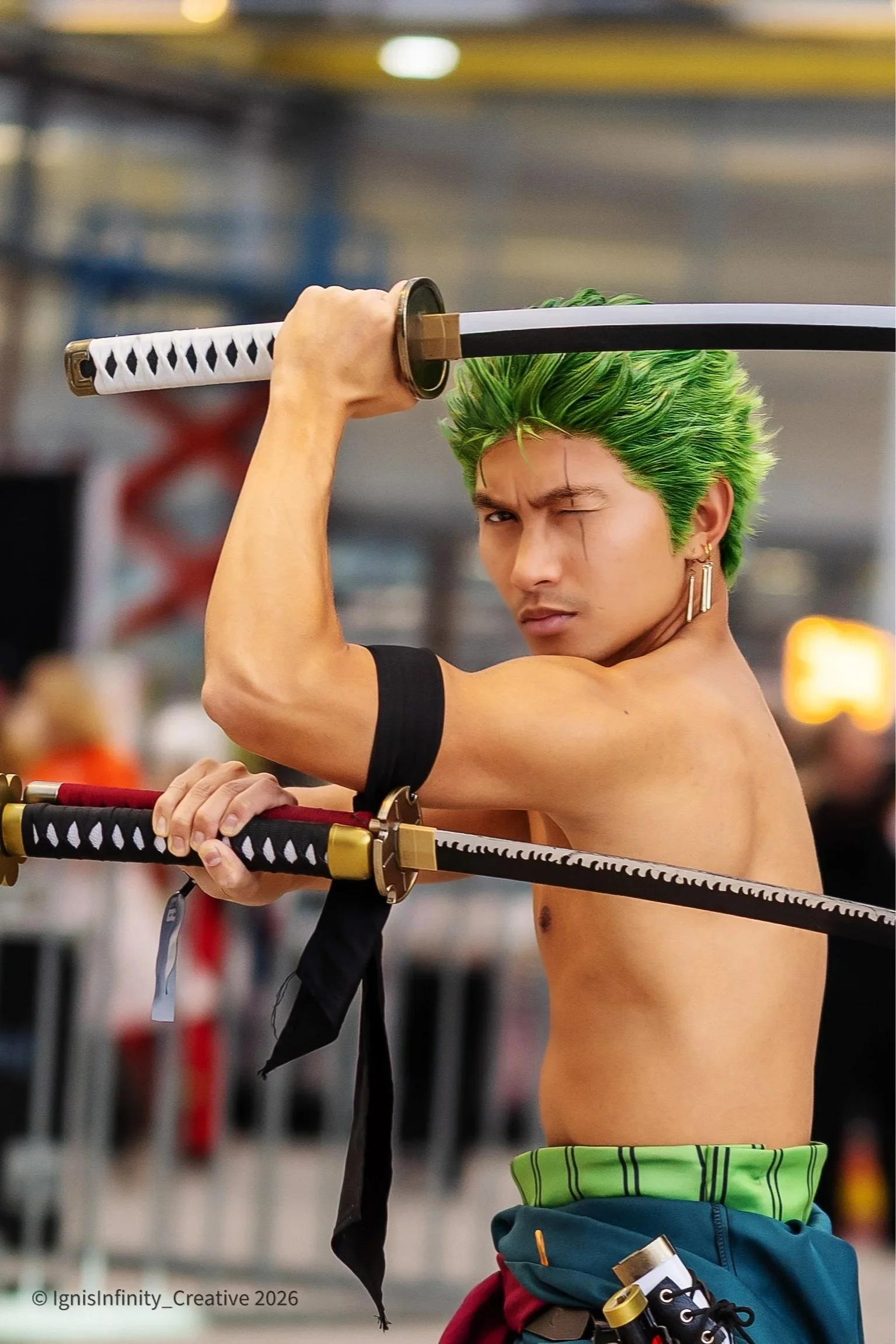 roronoa-zoro-one-piece-cosplay-convention-three-swords-action-pose.jpg.jpg