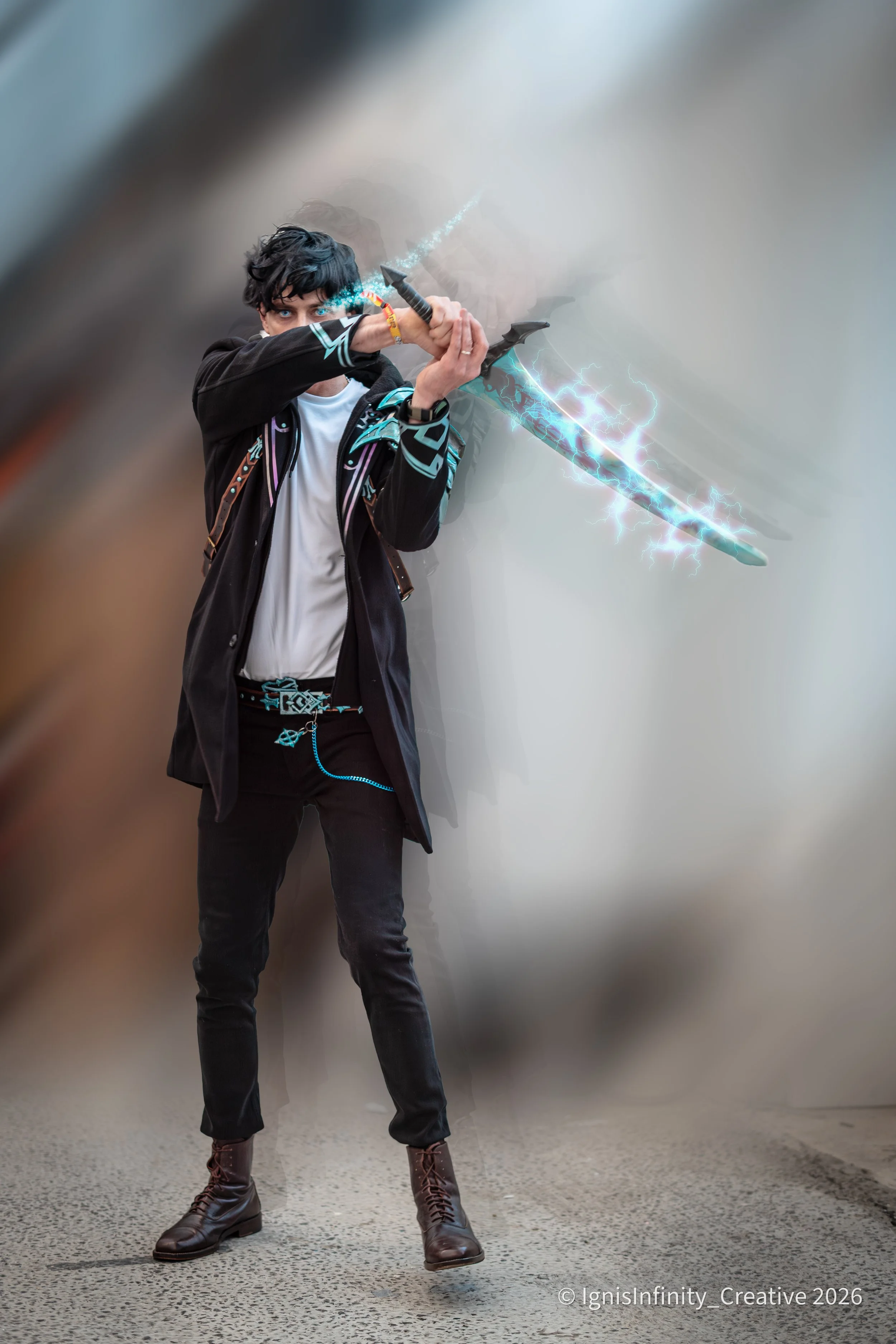 Sung Jin-Woo (Solo Leveling) unleashing power – black coat, energy sword, lightning aura in epic convention combat pose.
Photographer: IgnisInfinity Creative | Cosplayer: @igris_sololevelling