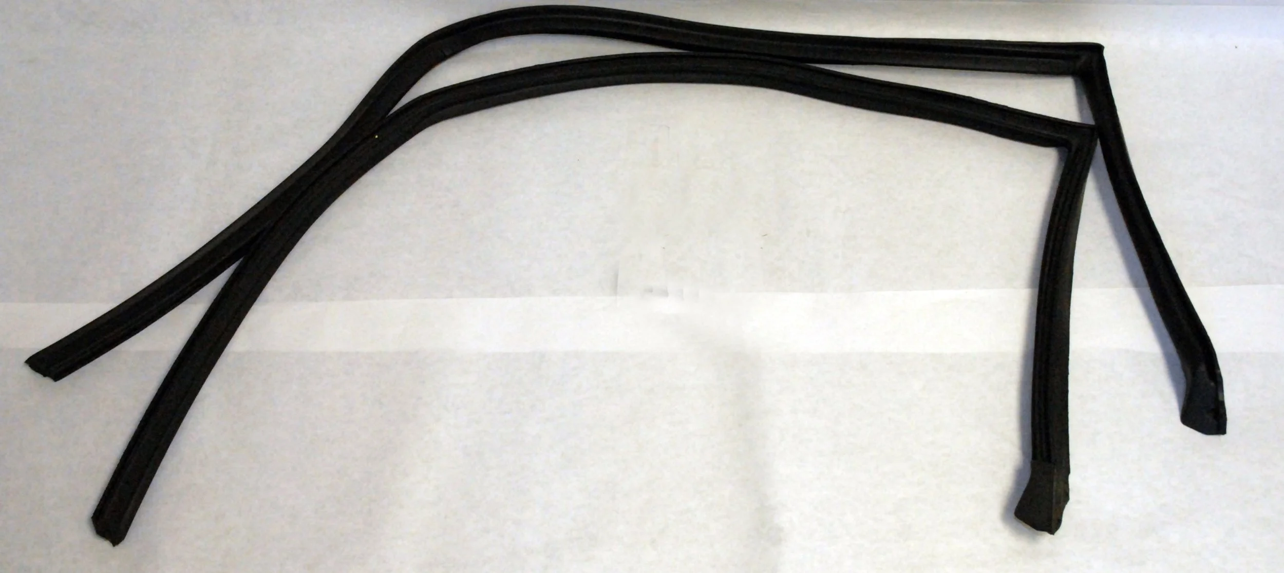 NOS Upper Door Rubber Weather Seals for 1987-1989 Avanti II Coupes without stainless trim, Part 1852089 and 1852090.