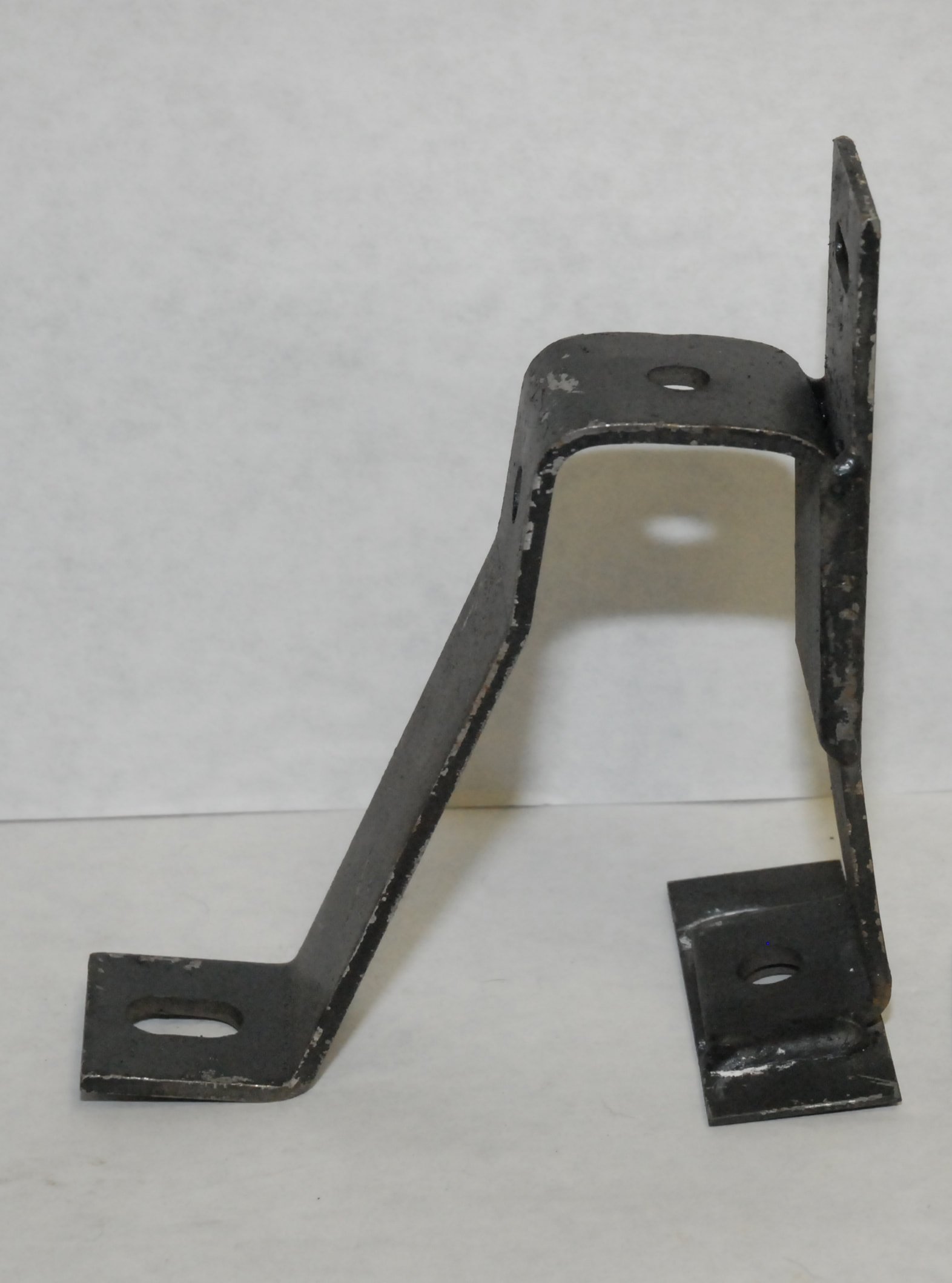 N.O.S. Front Sway Bar Bracket for 1963-1985 Studebaker Avanti and Avanti II, Part 1558373