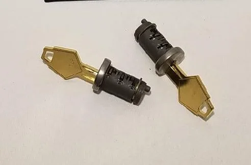 N.O.S. Outside Door Lock Cylinders and Keys for 1963-1977 Studebaker Avanti, Part 1561788.