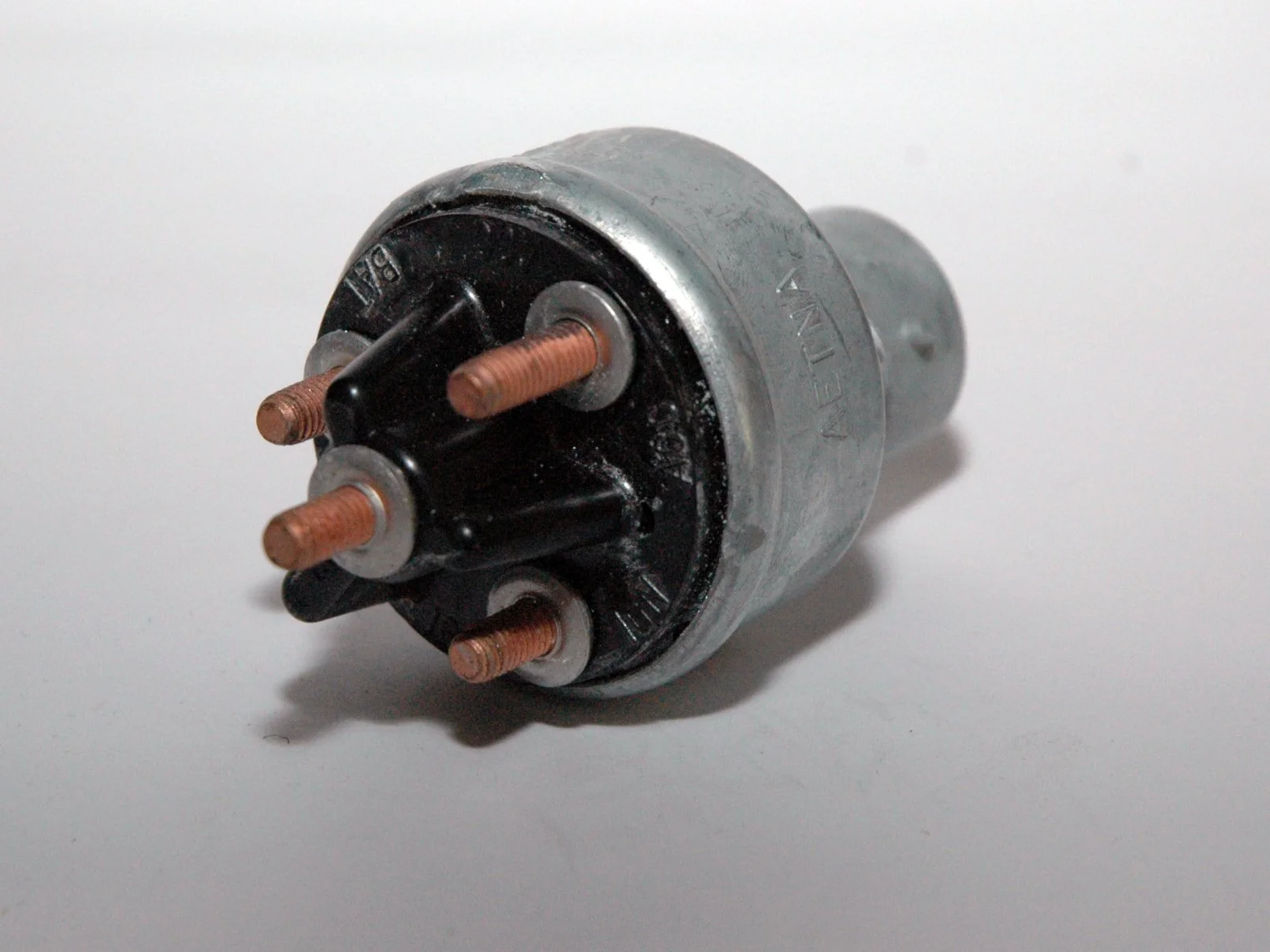 N.O.S. Dash-Mounted Ignition Switch for 1963-1970 Studebaker Avanti and Avanti II, Part 1549705