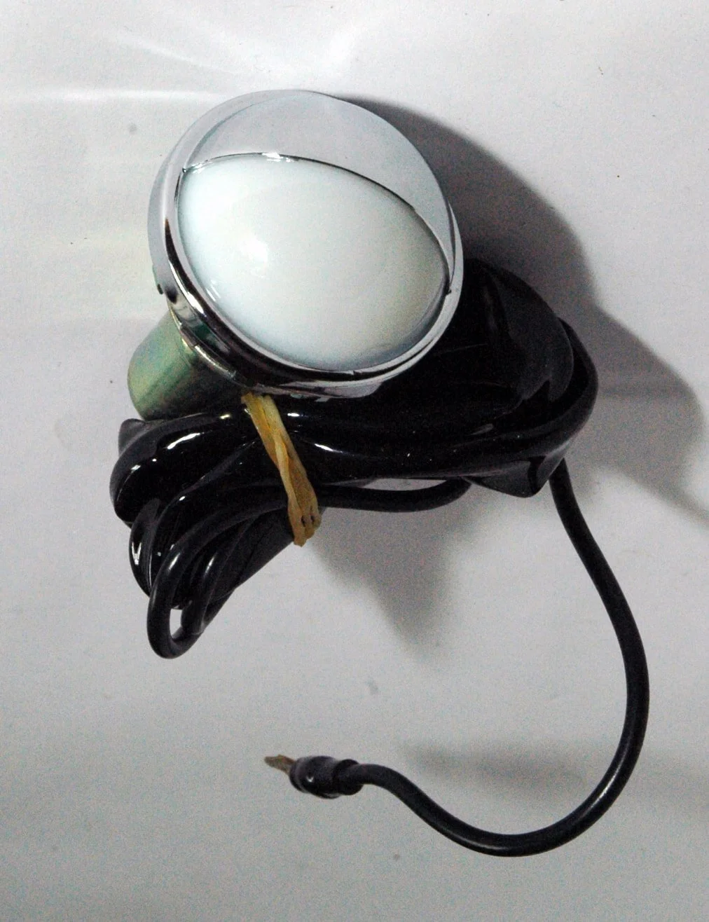Rear License Plate Light Assembly with Chrome Globe and Lens for 1963-1985 Studebaker Avanti, Part 533704