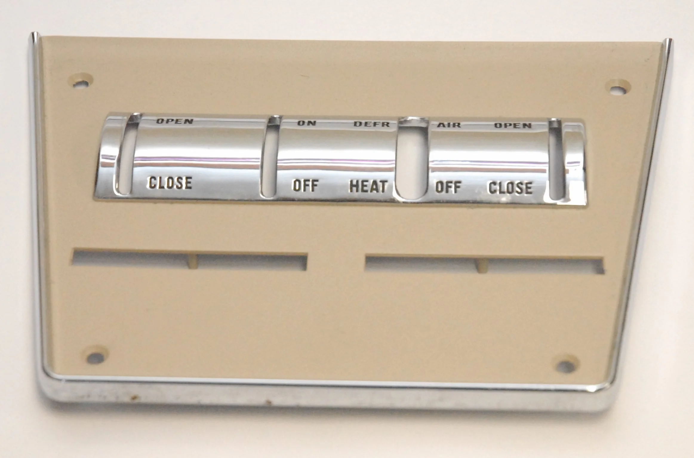 NOS Fawn 4-Slot Console Control Panel Plate for 1963 Studebaker Avanti, Part 1351085x1.