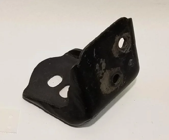 N.O.S. Right Front Motor Mount Support Bracket for 1963-1964 Studebaker Avanti, Part 1547206
