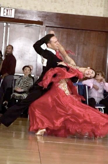 dancing on a broken ankle (and what it taught me about ignoring my body)