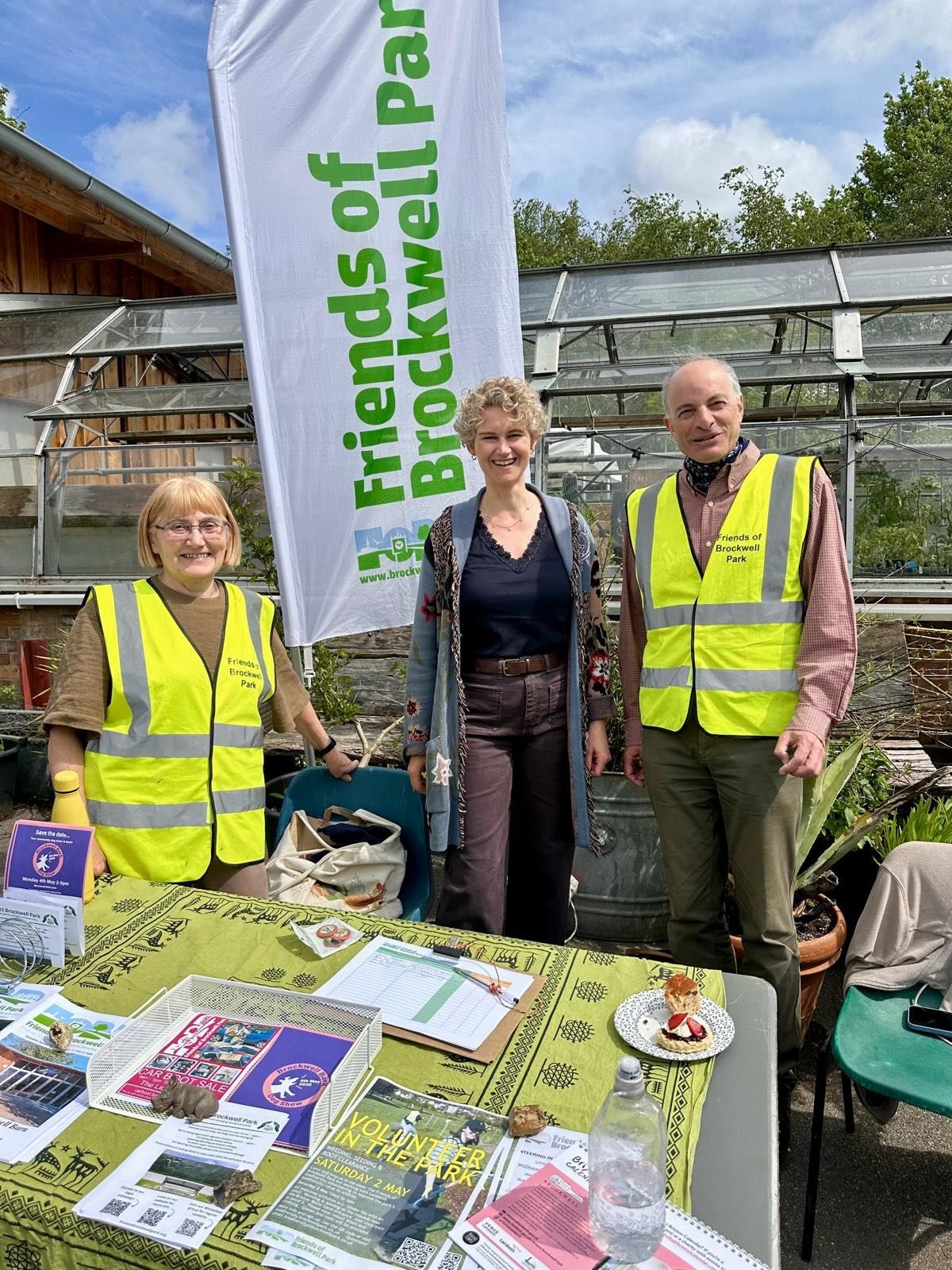 We had  a great time at the Spring Community Celebration at  @brockwell_greenhouses today!

✅ We signed up a load of people to our mailing list
✅  Chatted to lots of people about what we do 
✅ Ate loads of delicious home made curry and cake
✅ Made li