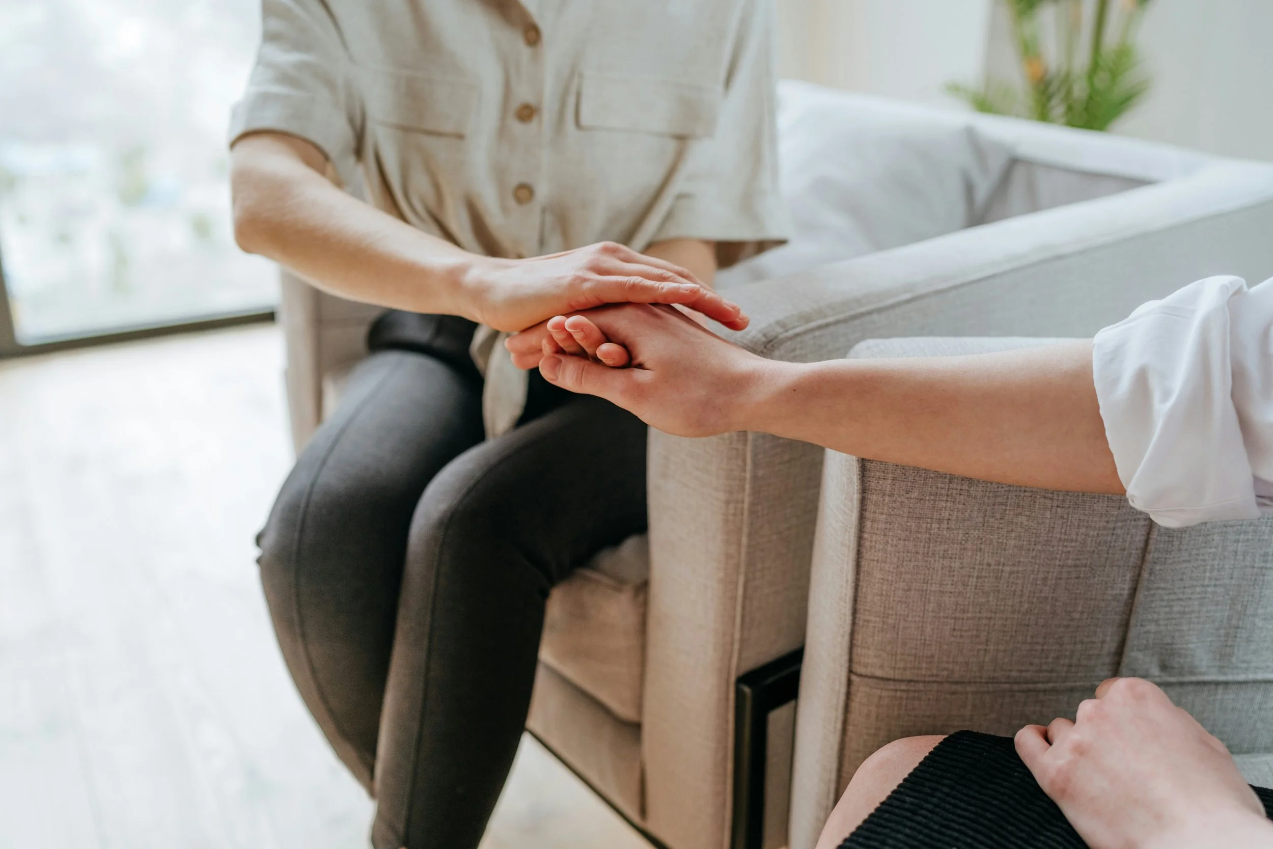 6 WAYS TO SUPPORT SOMEONE STRUGGLING WITH THEIR MENTAL HEALTH