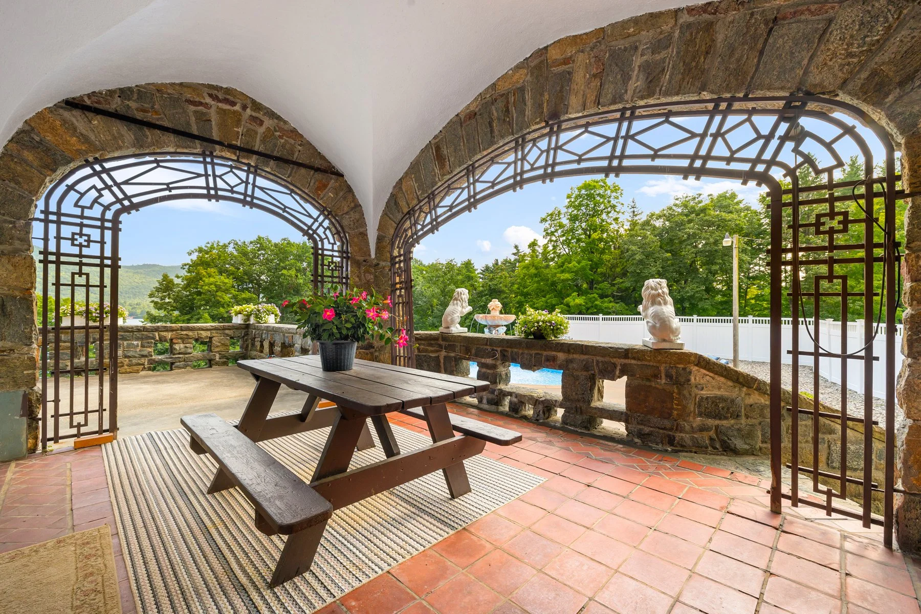 Outdoor Enclosed Seating Area.jpg