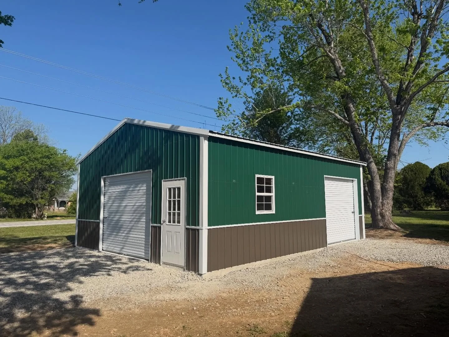 Just wrapped up a 24x30x10 shop, built tough and ready to go to work.

🔹 (1) 10x8 Roll-Up Door
🔹 (1) 9x8 Roll-Up Door
🔹 36x80 Man Door
🔹 32x40 Window

Perfect size for a workshop, storage, or small business setup. Built with quality, functionalit