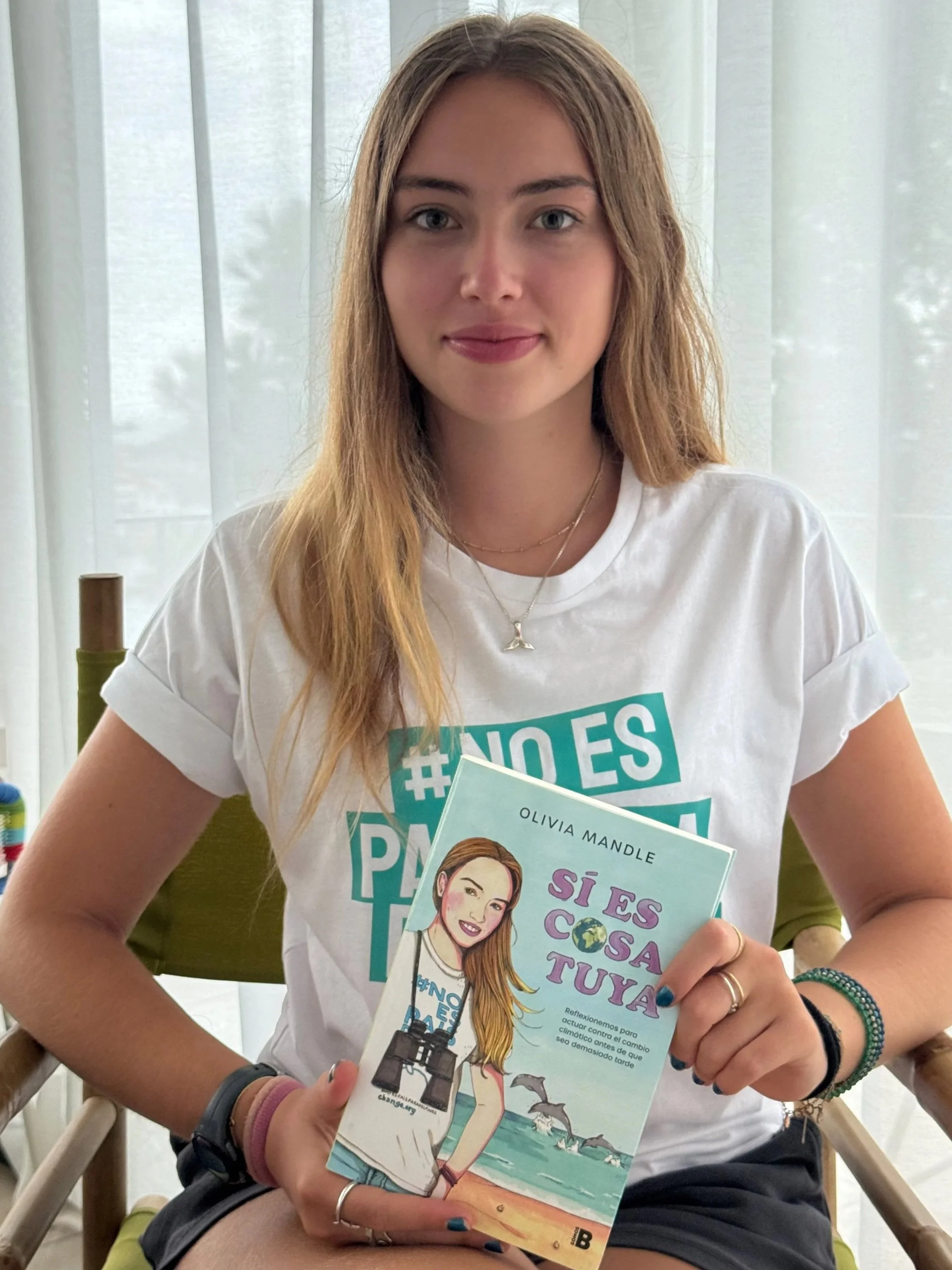 'Sí Es Cosa Tuya' written by Olivia Mandle. A practical guide to climate change and what we can do about it.