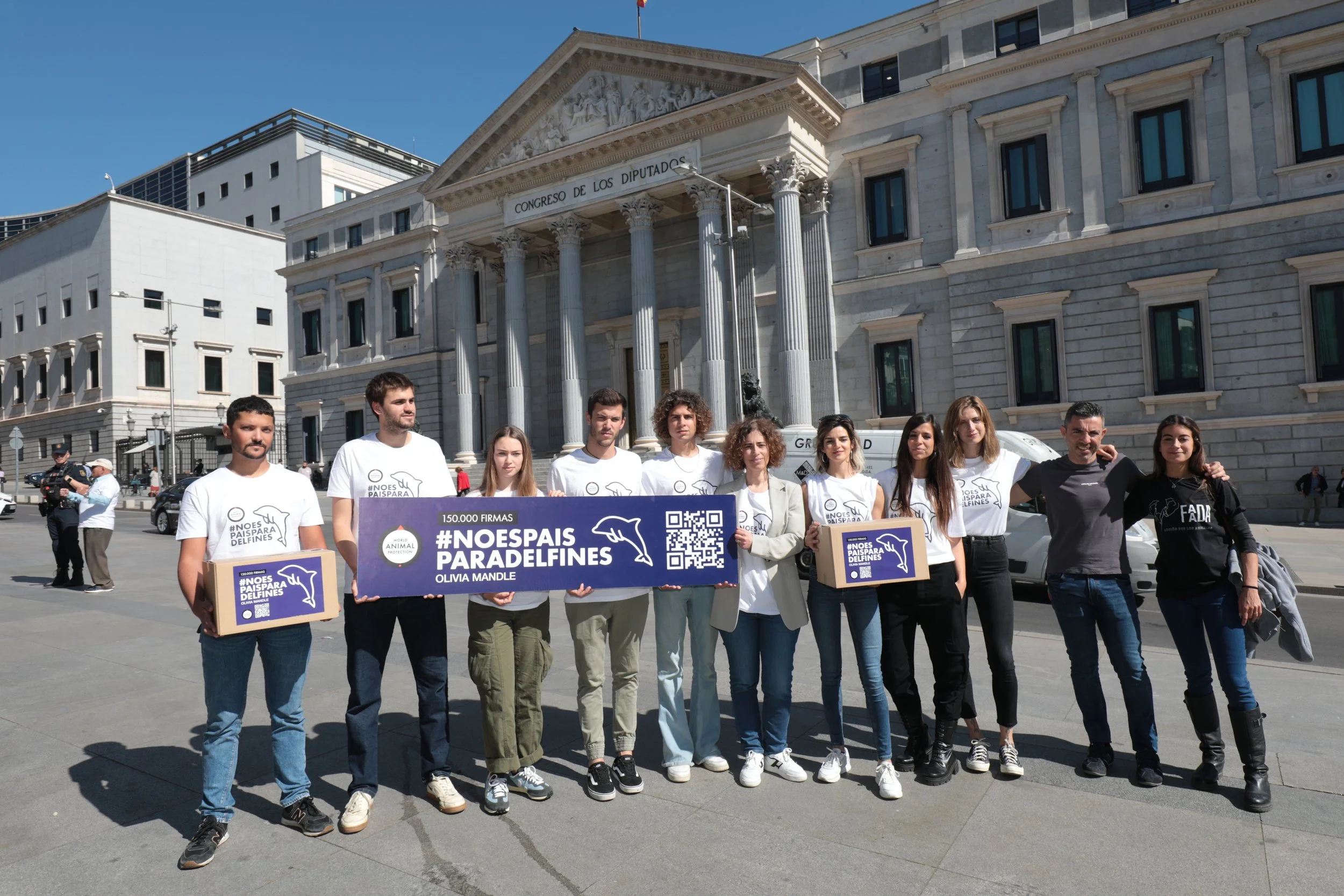Environmental youth activist Olivia Mandle delivering the signatures of her campaign, #noespaisparadelfines, to the Spanish Congreso de Diputados.