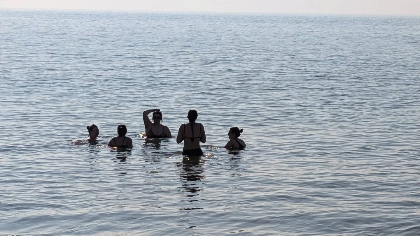 March has been a blast 🌞

Sea dip with @copperfitness.swansea 🌊

Attending and teaching dance at an international women's day event @copperfitness.swansea with the amazing @coffee.koub providing the best coffee and toasties☕💃🏻

Celebrating my bab