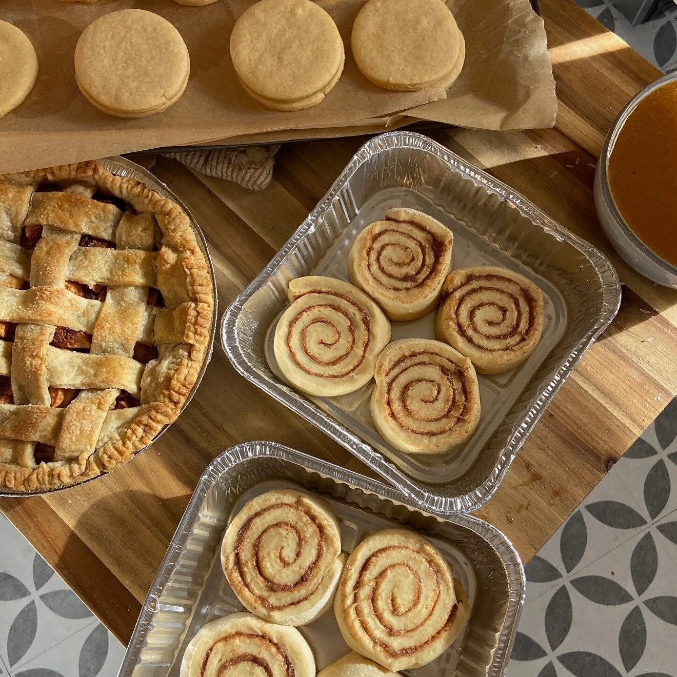 Thanksgiving is coming! Don't forget to pre-order your pies and baked goods for pickup on Wednesday, Nov 26, the day before Thanksgiving🥧 
Pre-order link is in our bio✨