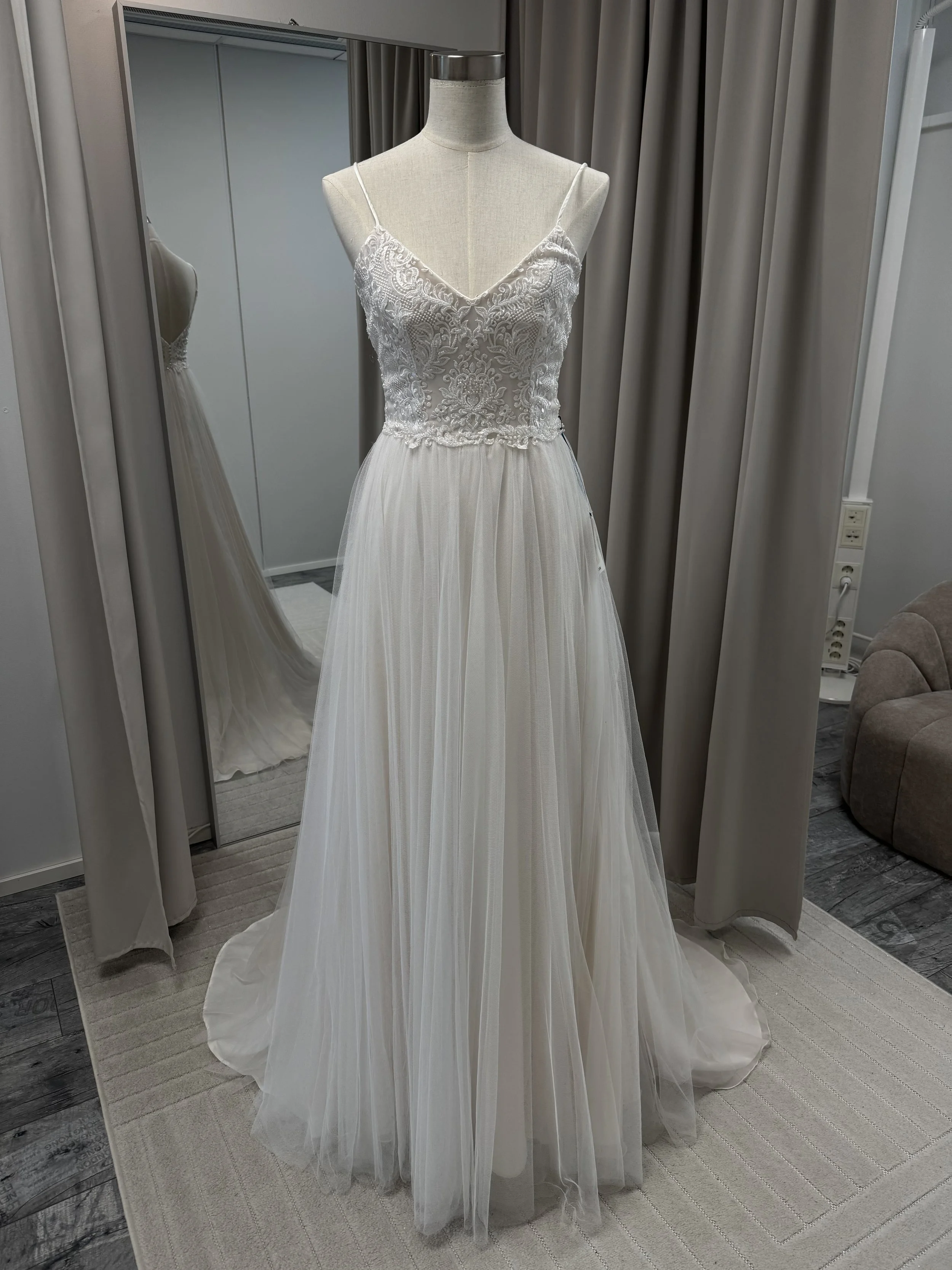 27. Heidi Tuisku Bridal - Joy