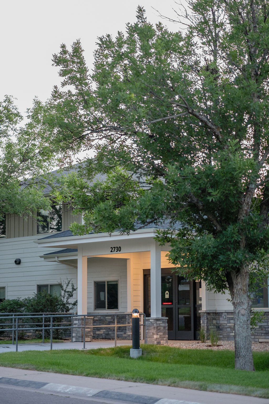 Adeo 2730 building front door