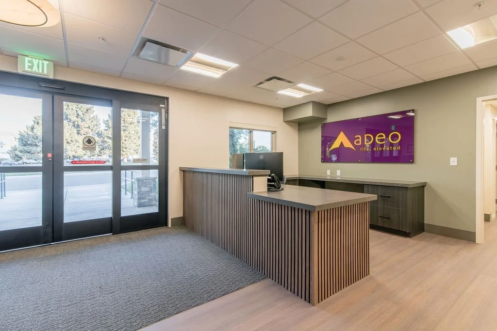Front desk and entrance at Adeo 2730