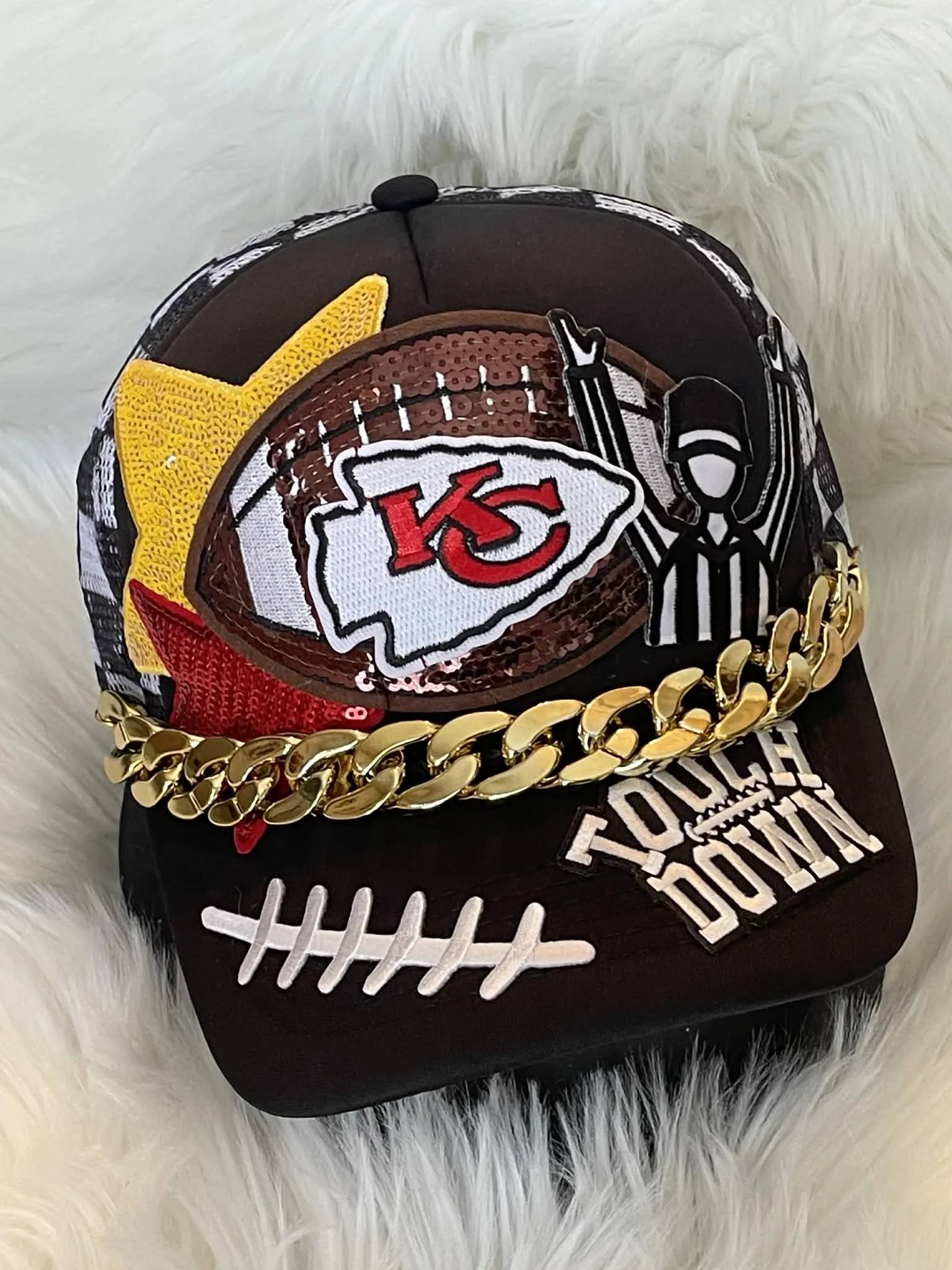 KC Chiefs Touchdown black/checkered with chunky gold hat chain